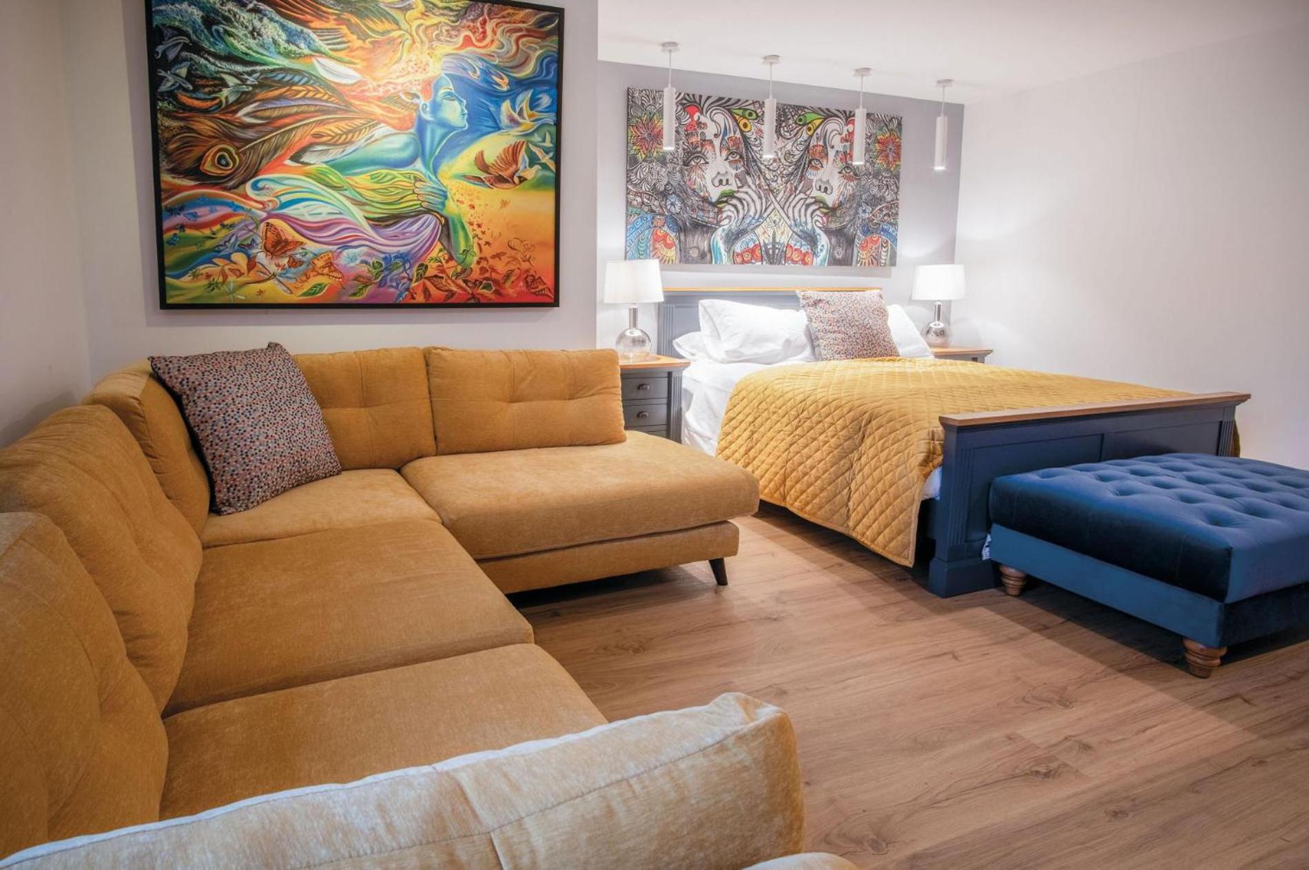 One-Bedroom Apartment - Photo 3