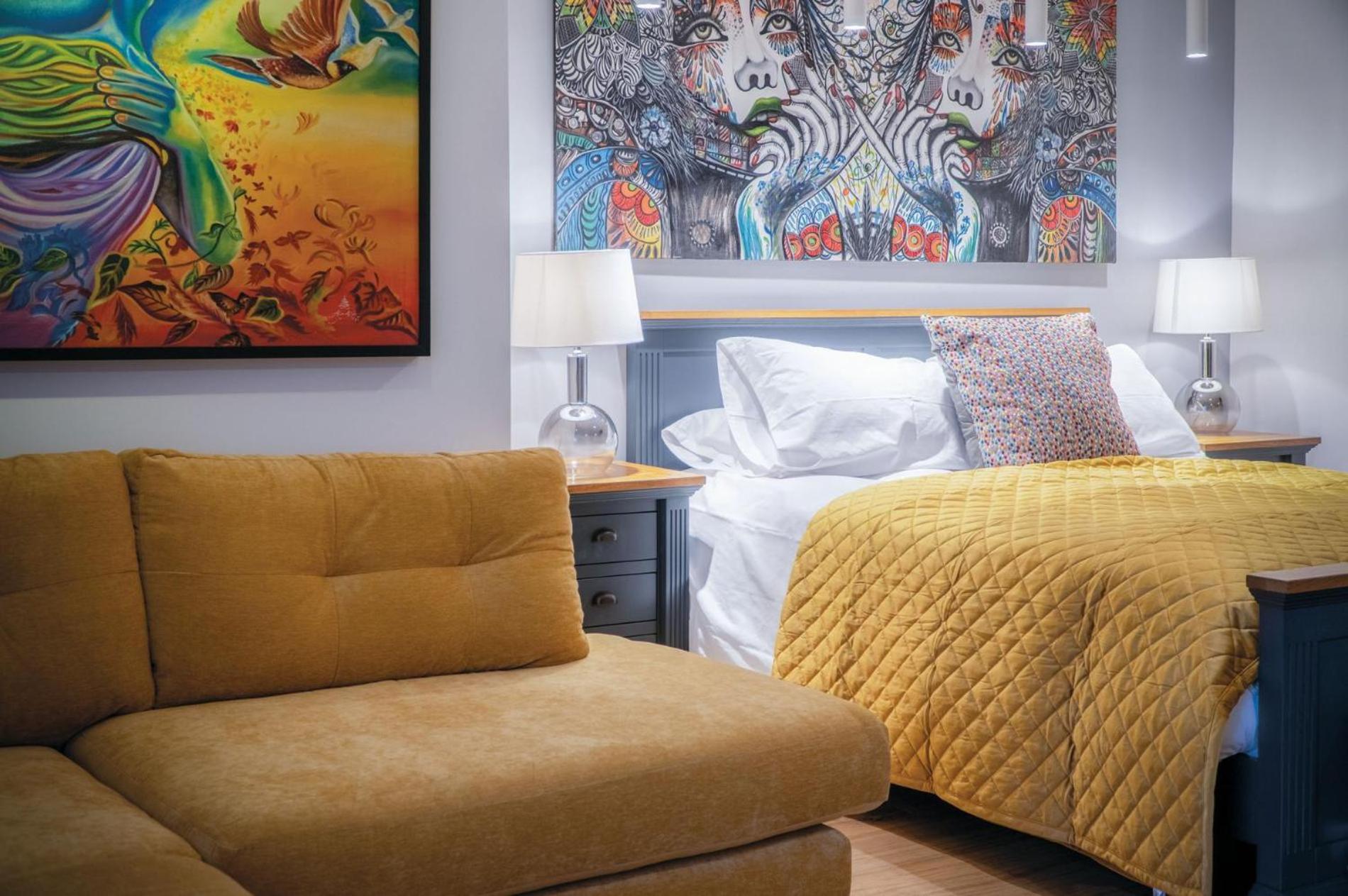 One-Bedroom Apartment - Photo 32