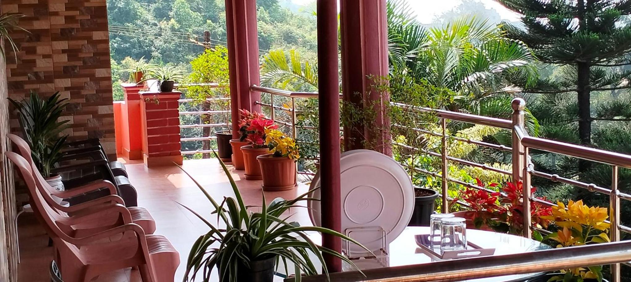 Deluxe Double Room with Balcony - Photo 16