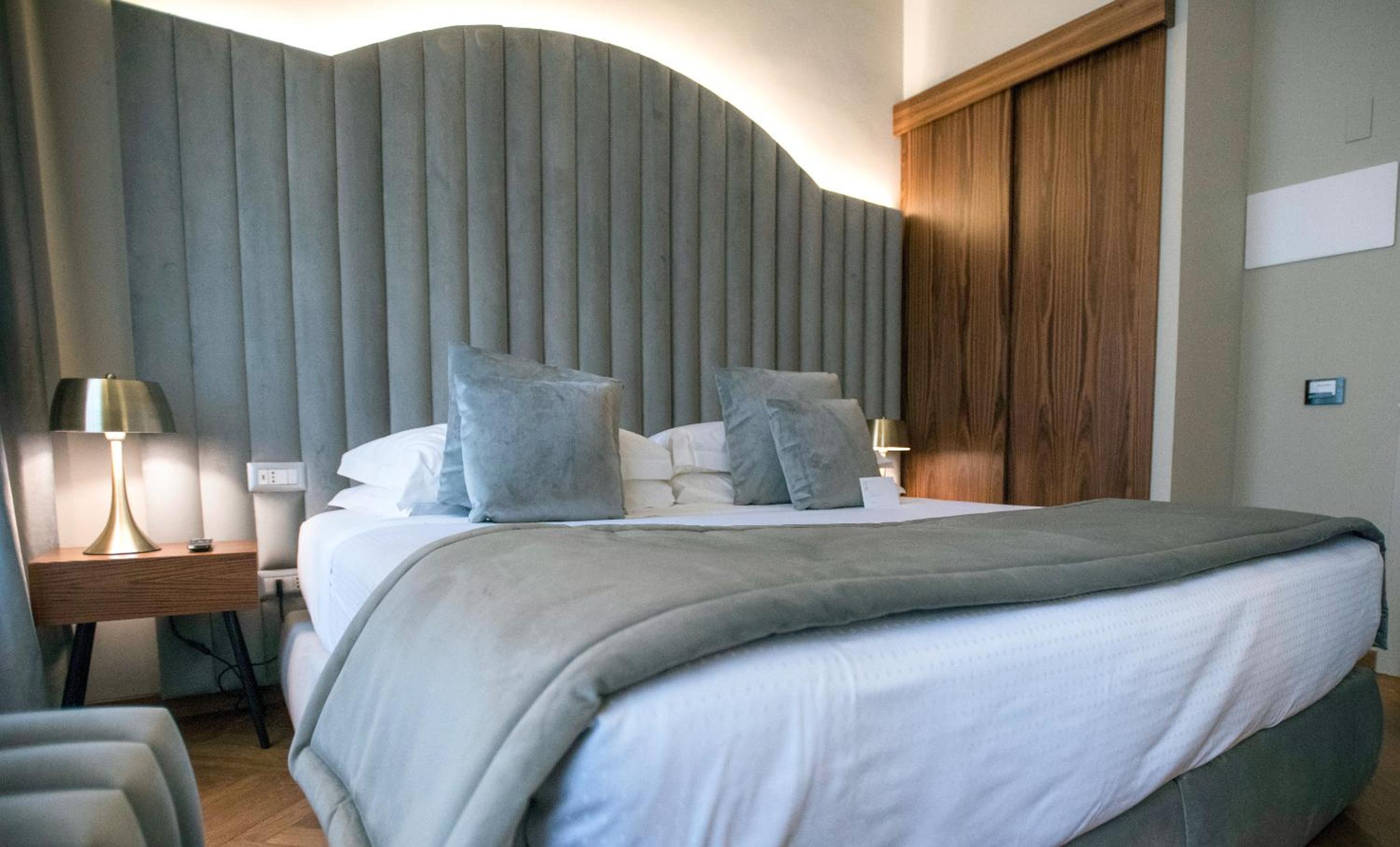 Prestige Double Room Pantheon Square View thumbnail 6