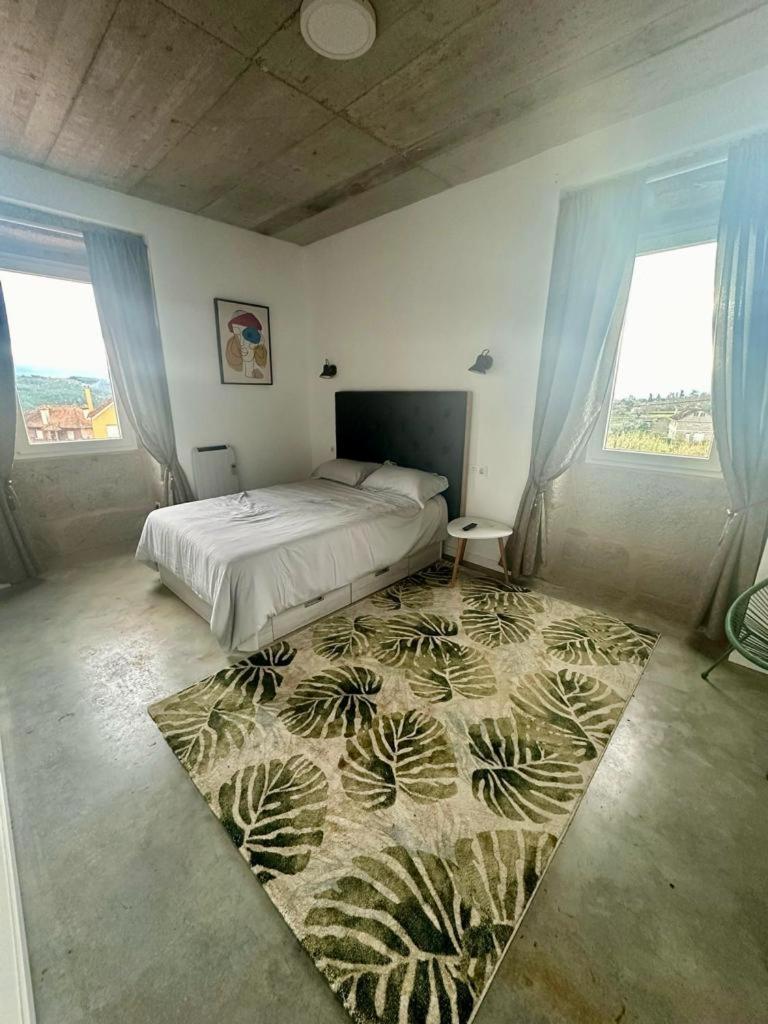 Five-Bedroom House photo 3