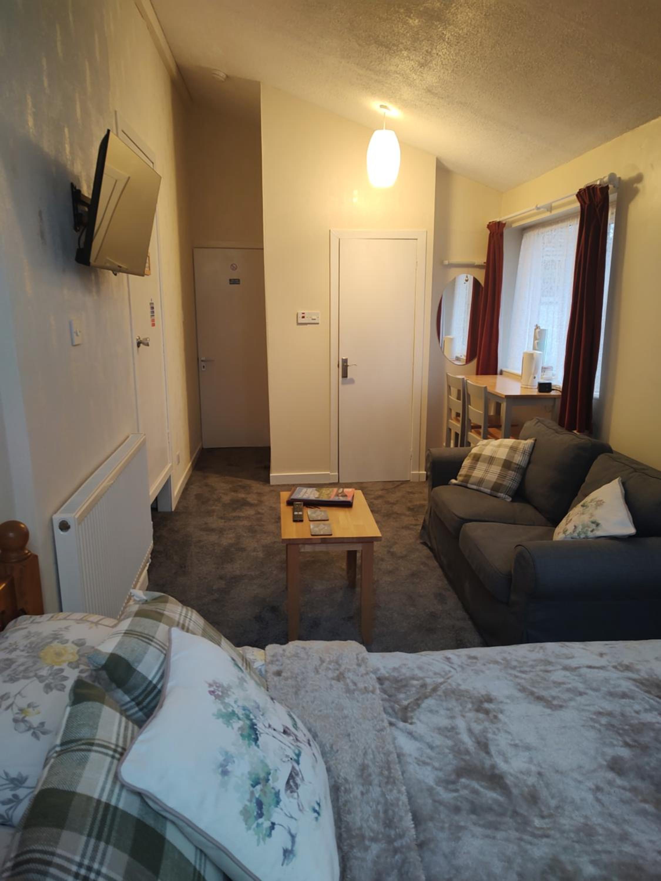 Large Double Room photo 2