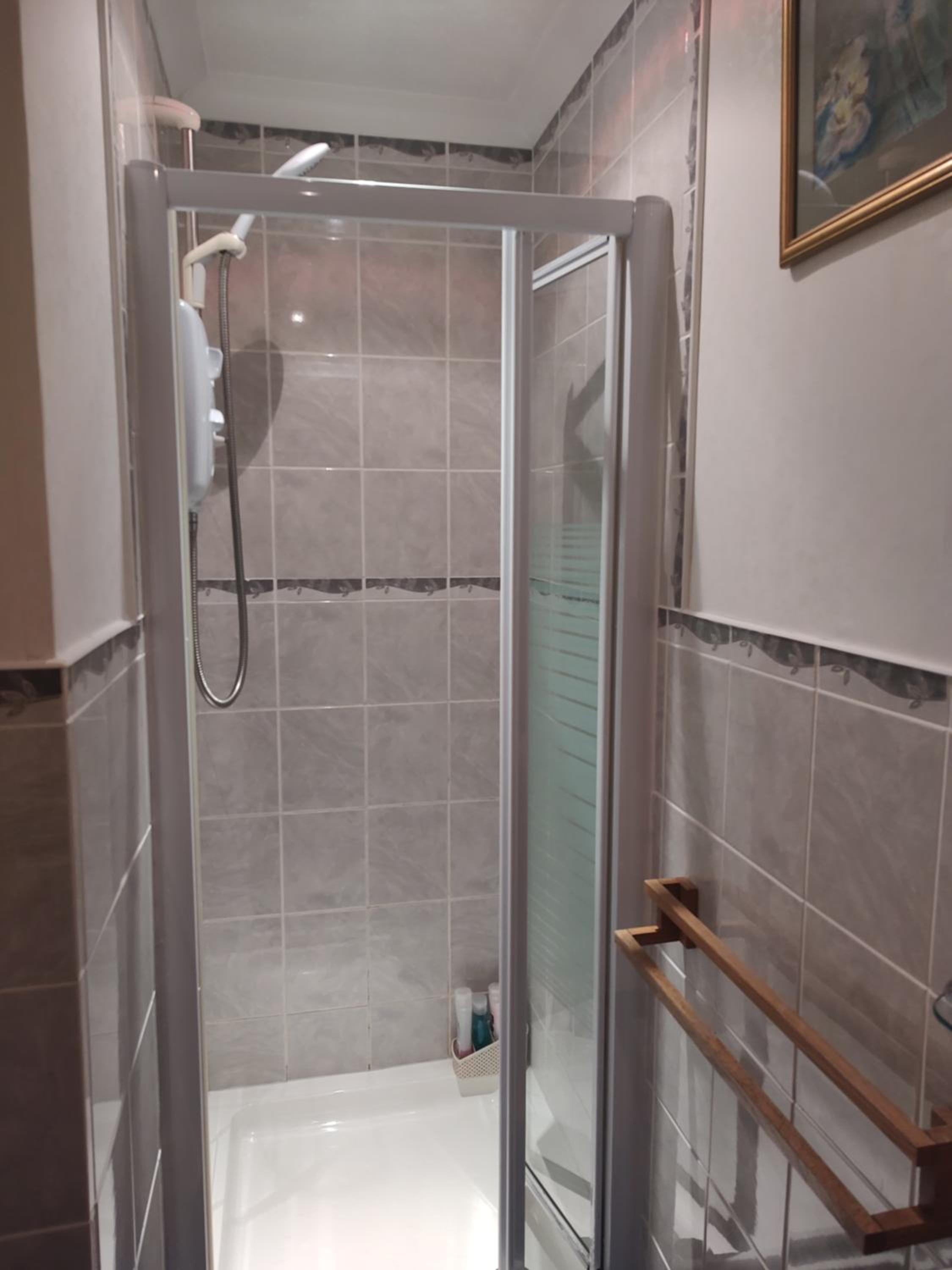 Twin Room with Shower - Photo 6
