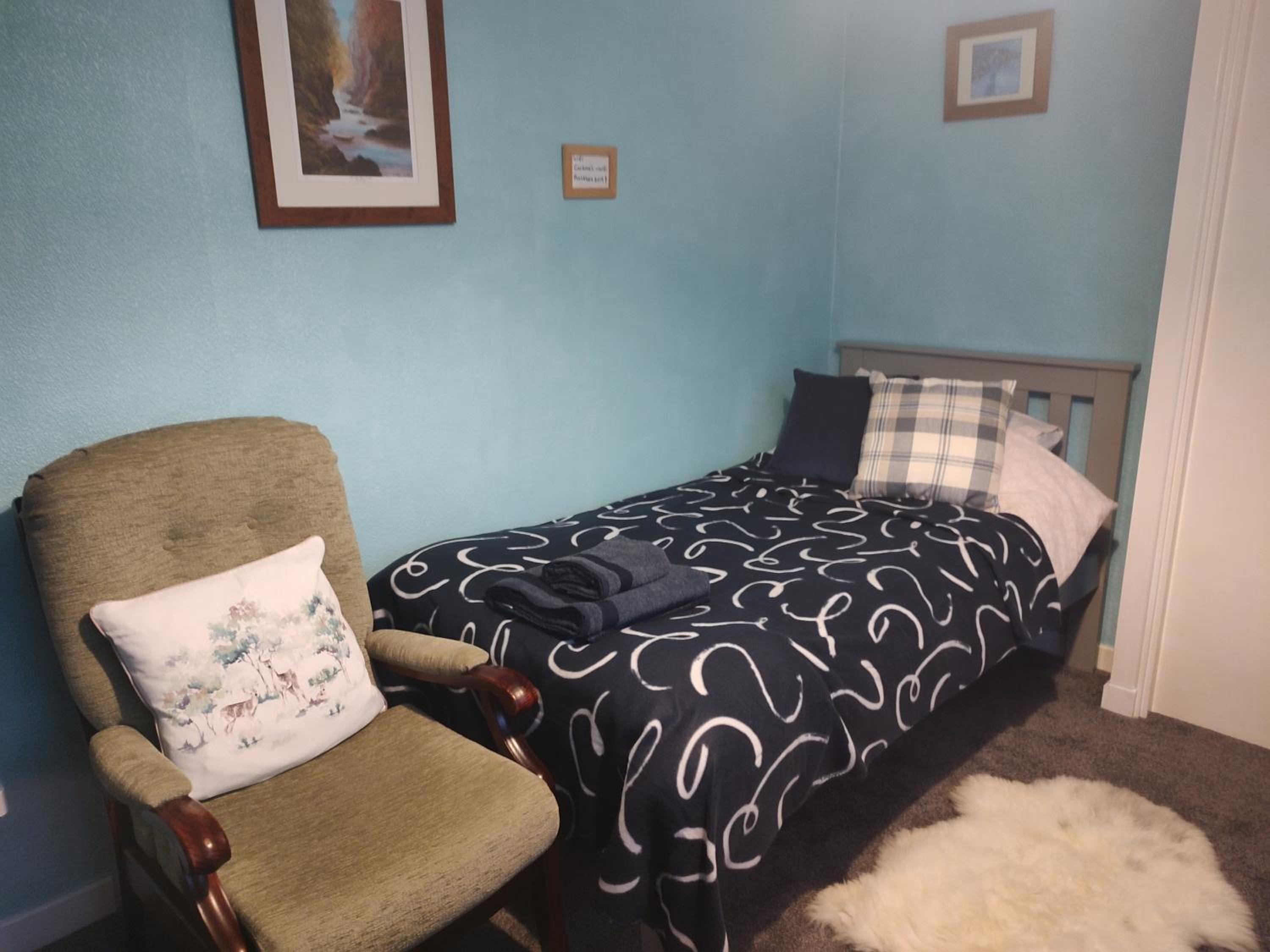 Twin Room with Shower - Photo 3