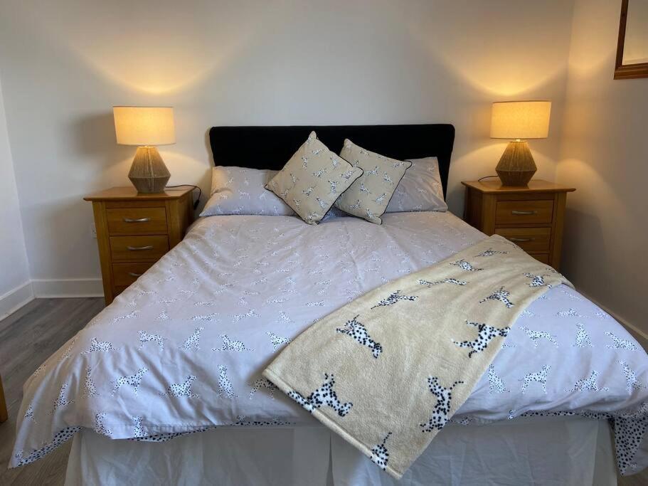 Three-Bedroom Apartment photo 2