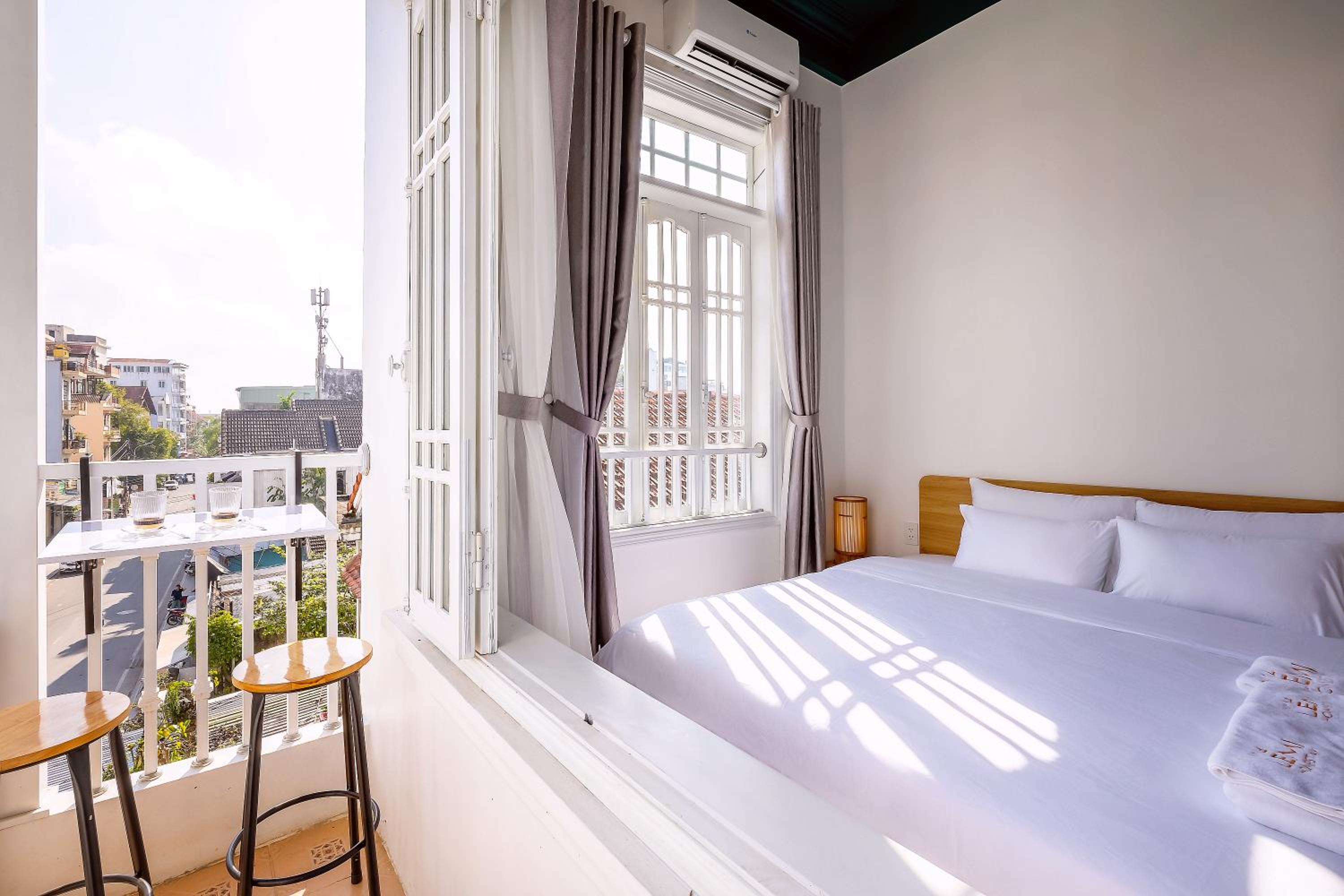 Deluxe Double Room with Balcony photo 1