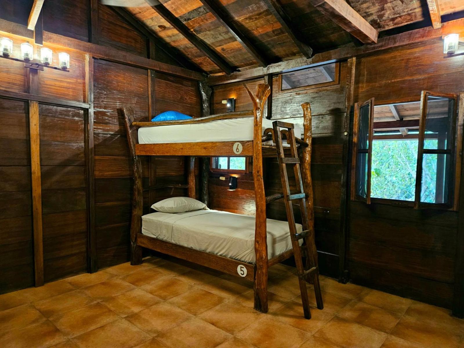 Bed in 8-Bed Dormitory Room photo 2
