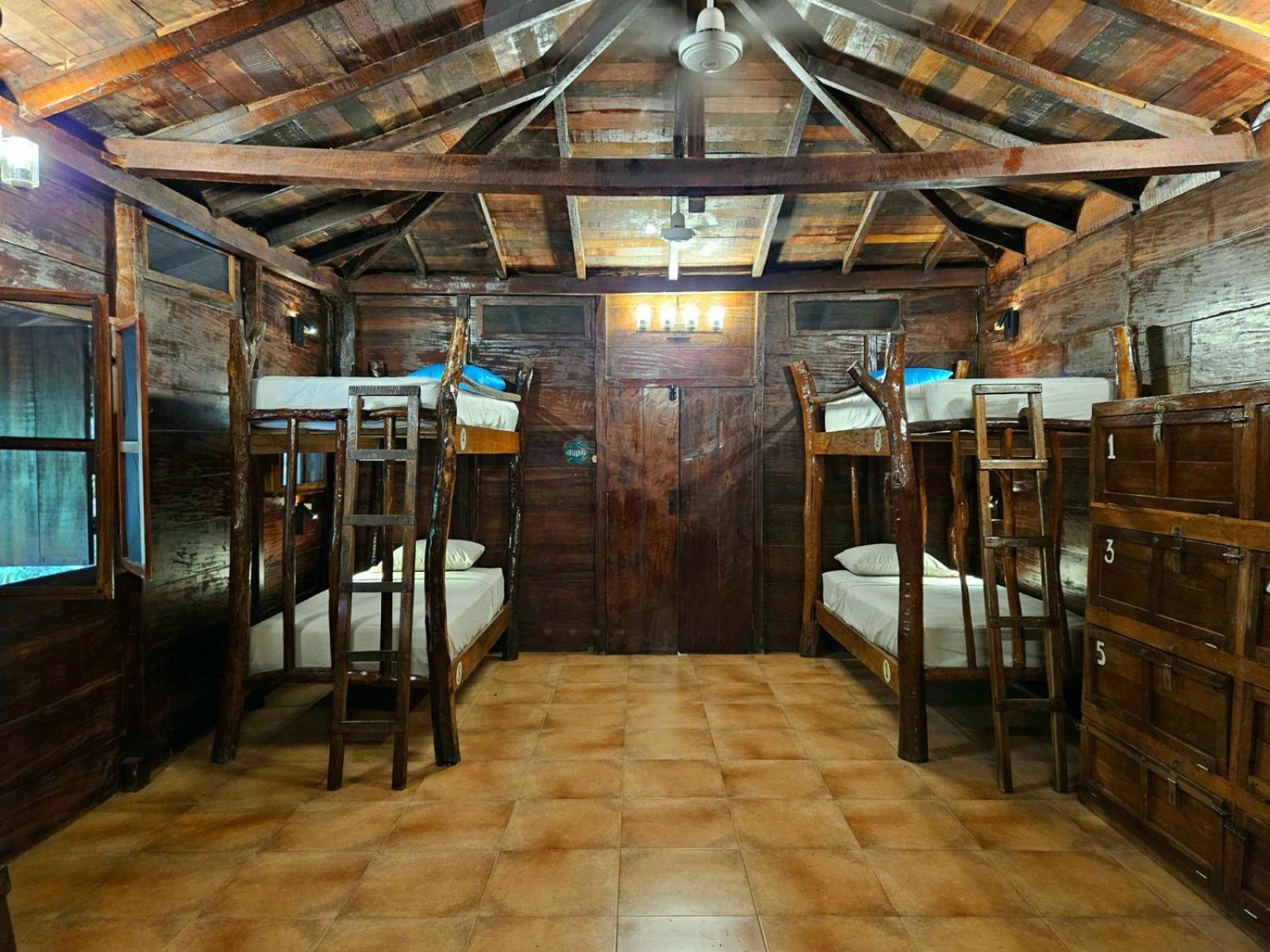 Bed in 8-Bed Dormitory Room photo 1