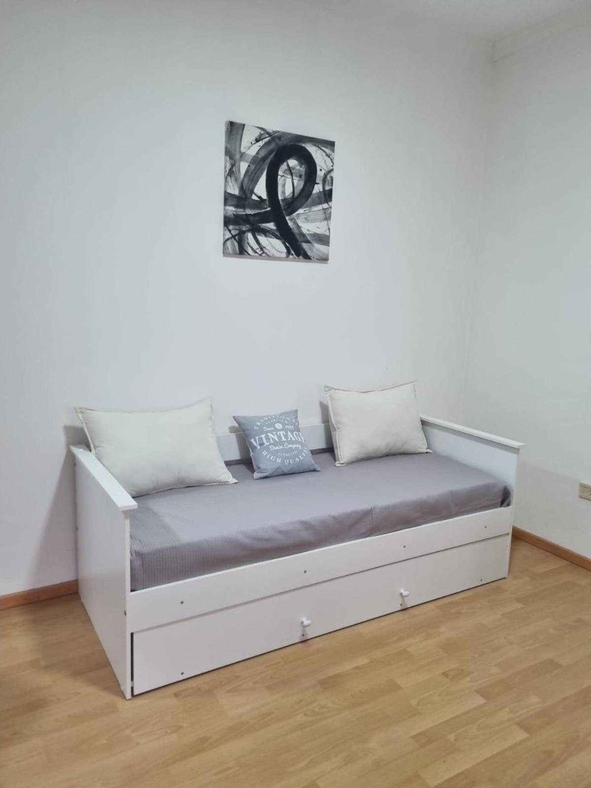 One-Bedroom Apartment photo 2