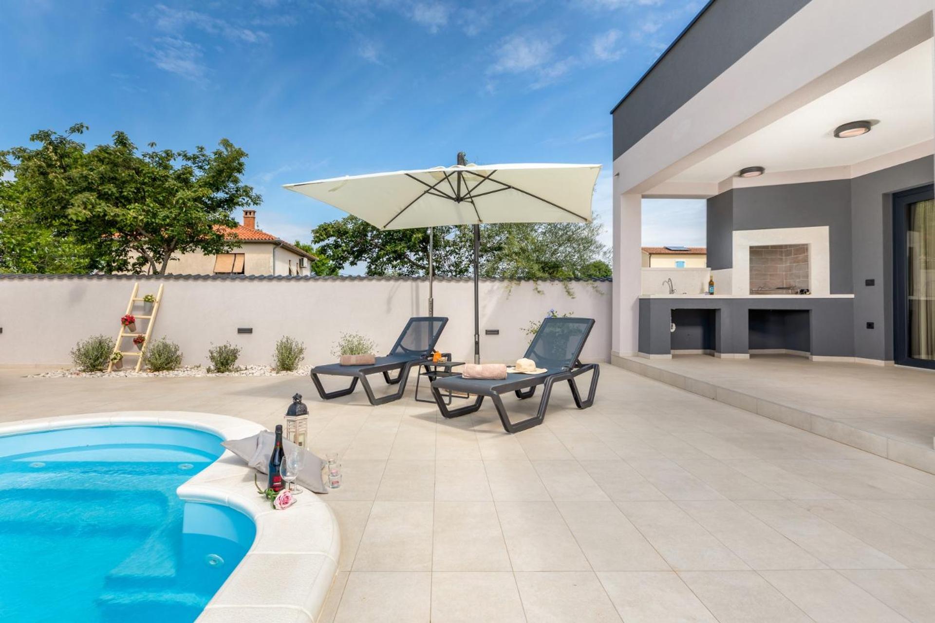 Three-Bedroom Villa photo 3