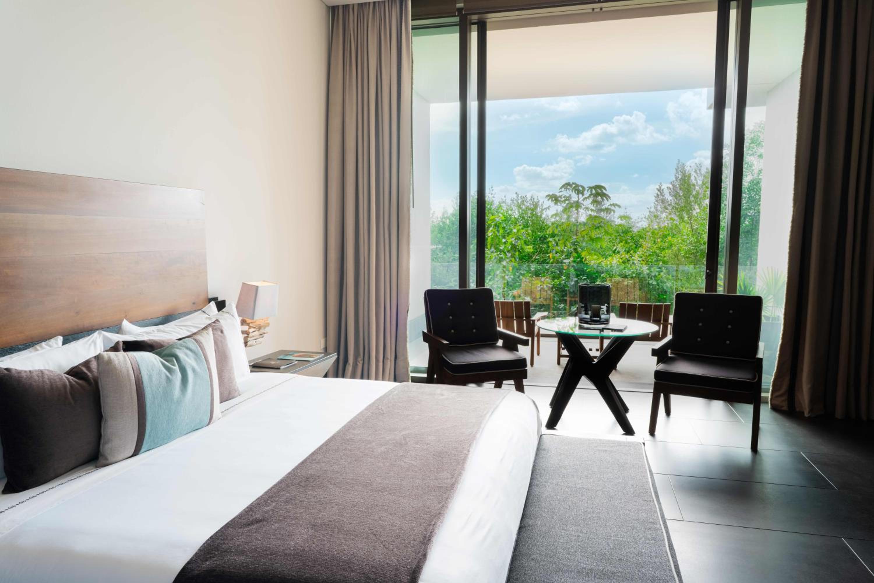 Habitación Triple con Vista al Jardín