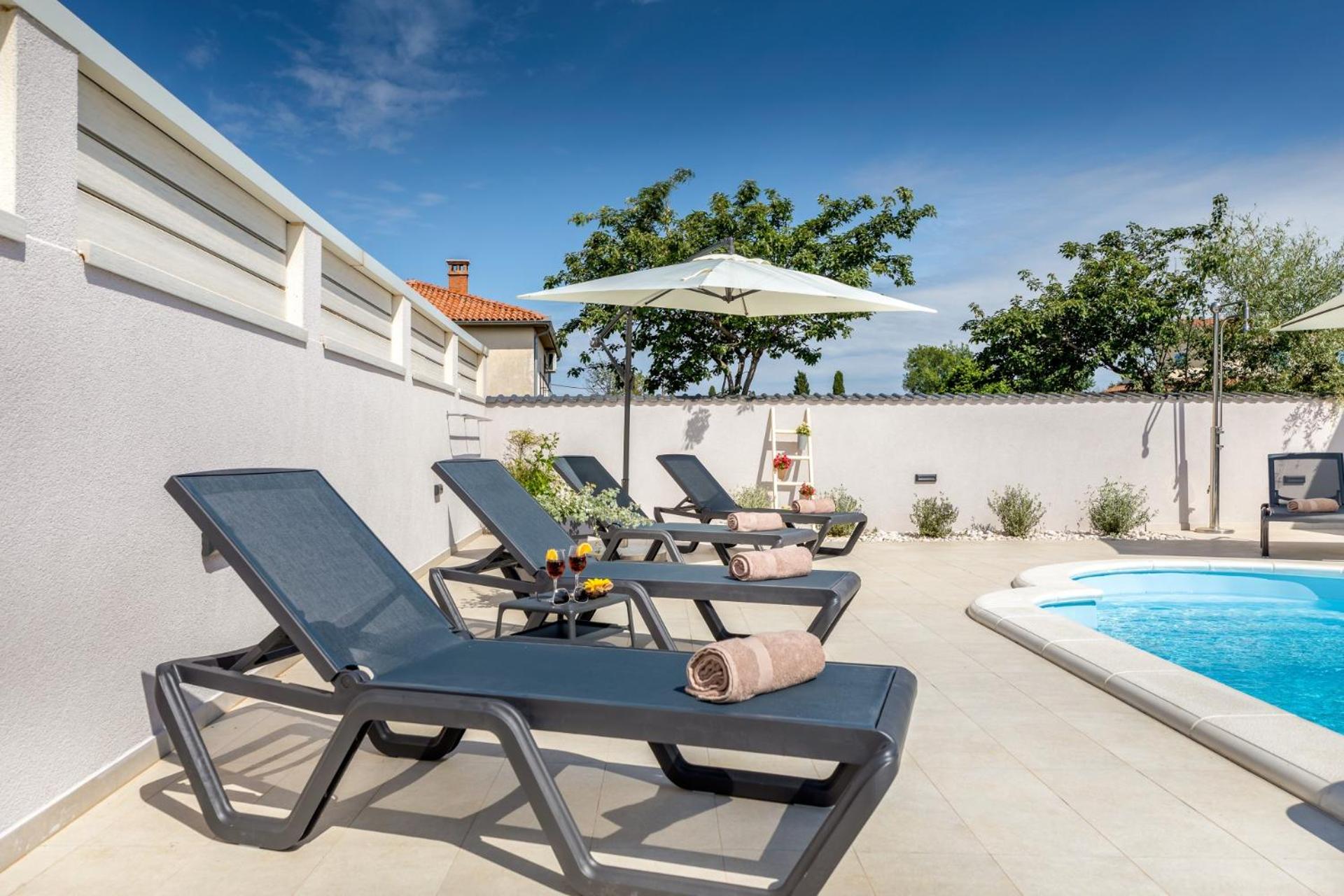 Three-Bedroom Villa photo 2