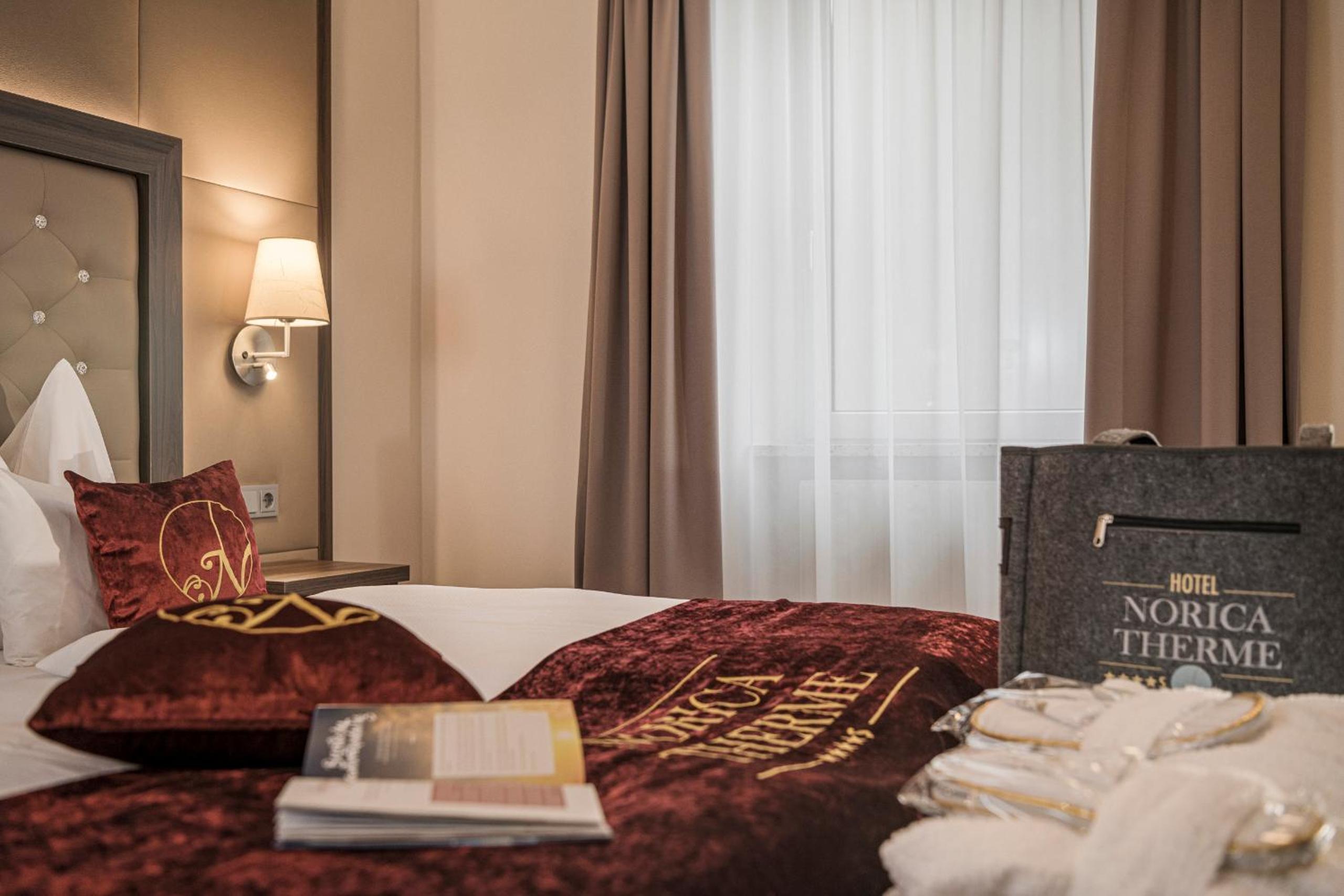 Double Room with Balcony - Free access to Alpentherme photo 2