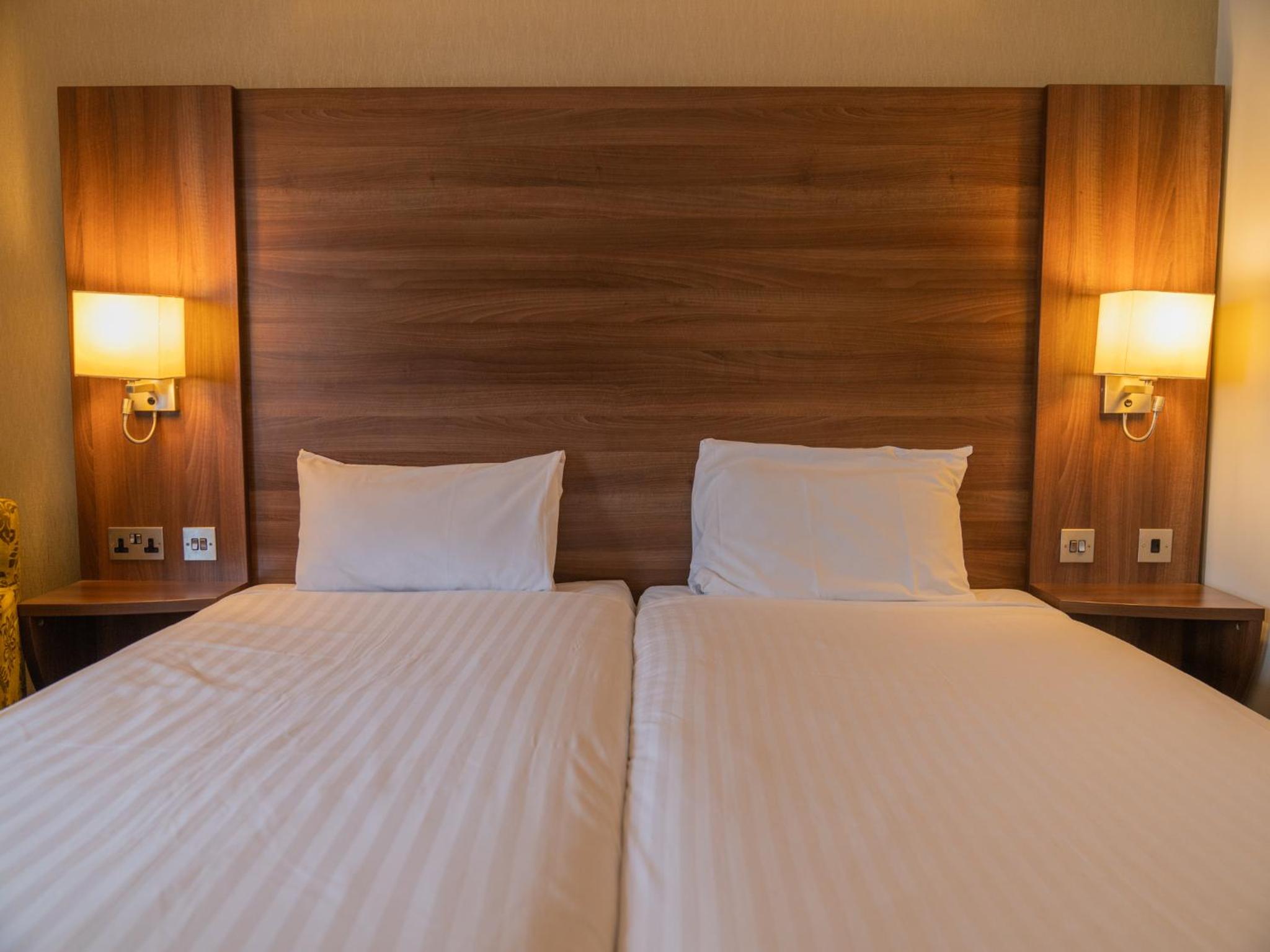 Twin Room - Photo 3