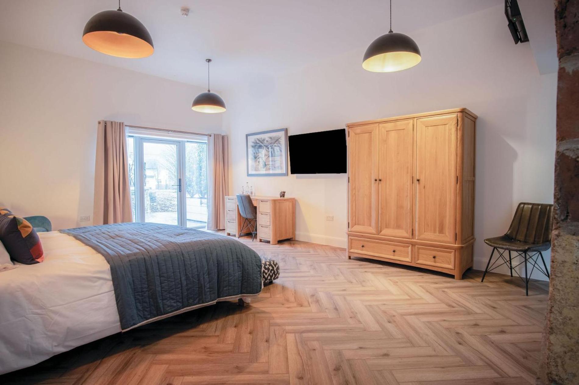 One-Bedroom Apartment - Photo 12