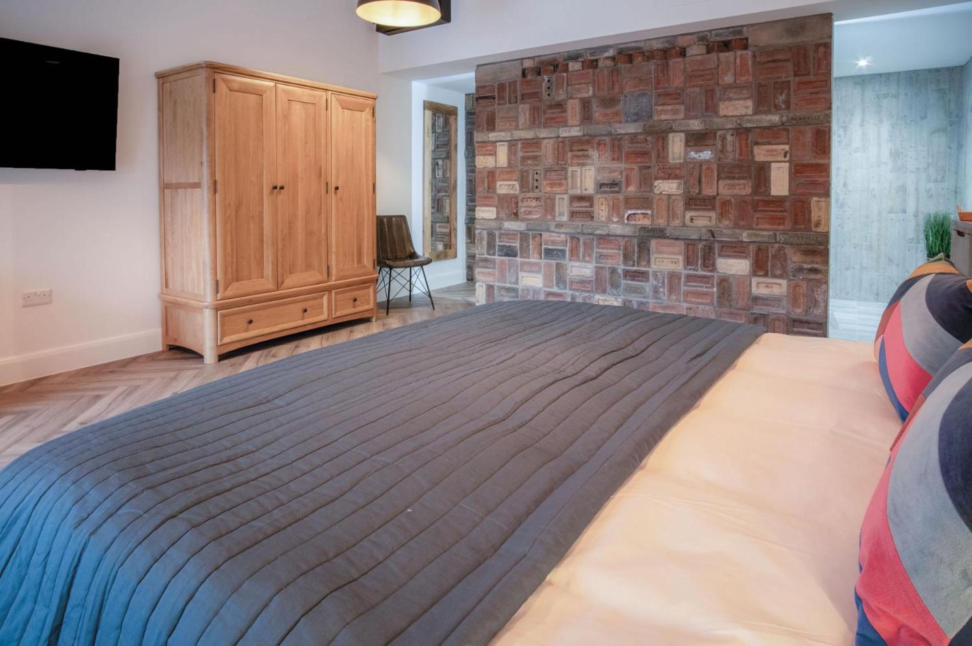 One-Bedroom Apartment - Photo 14