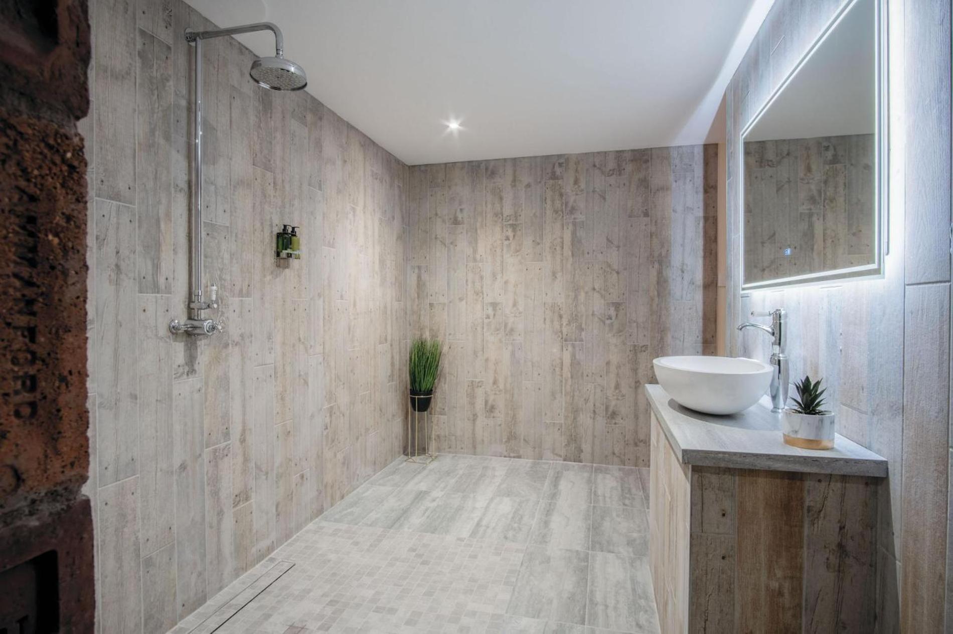 One-Bedroom Apartment - Photo 18