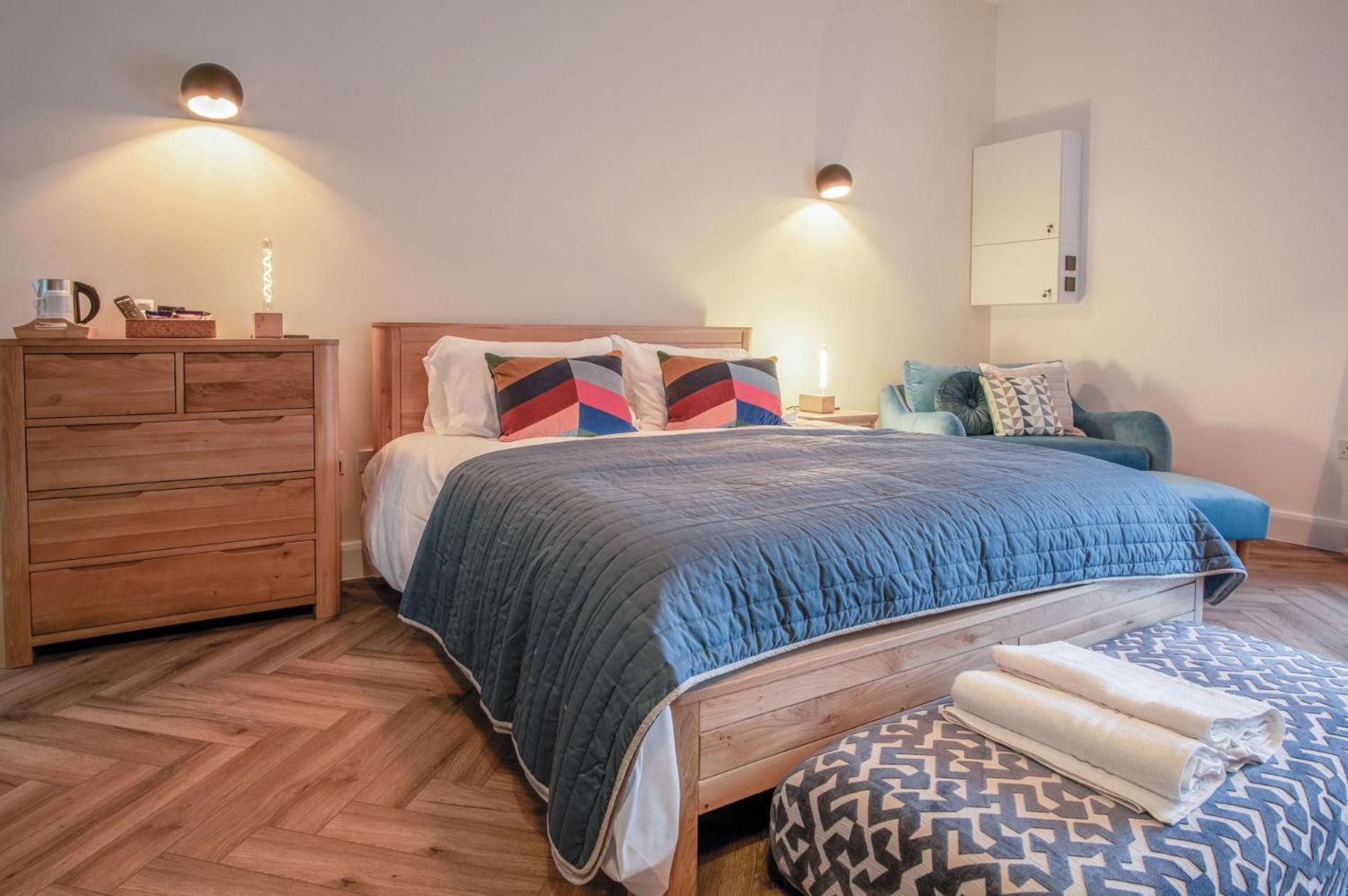 One-Bedroom Apartment - Photo 21