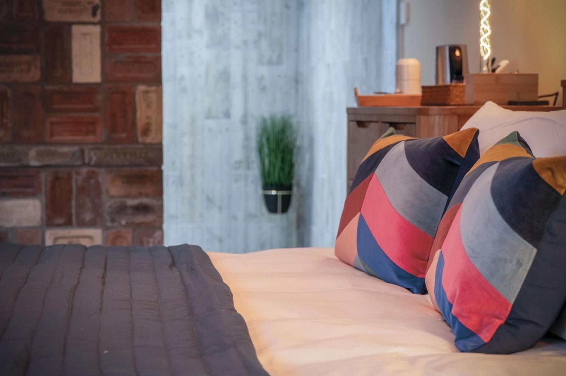 One-Bedroom Apartment - Photo 3