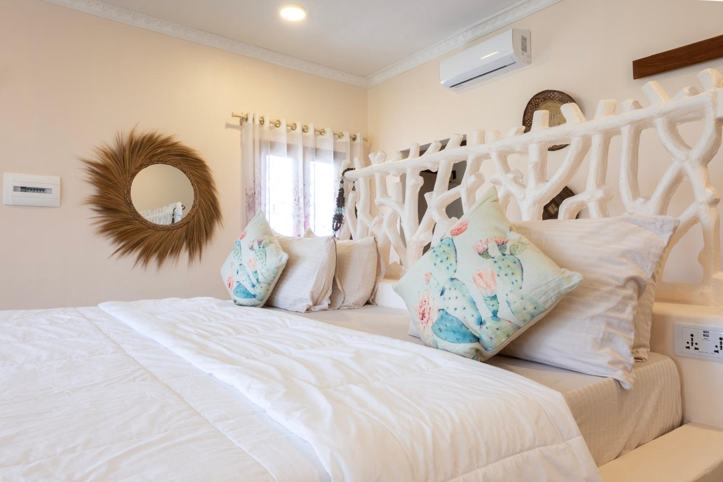 Villa with Sea View - Photo 1