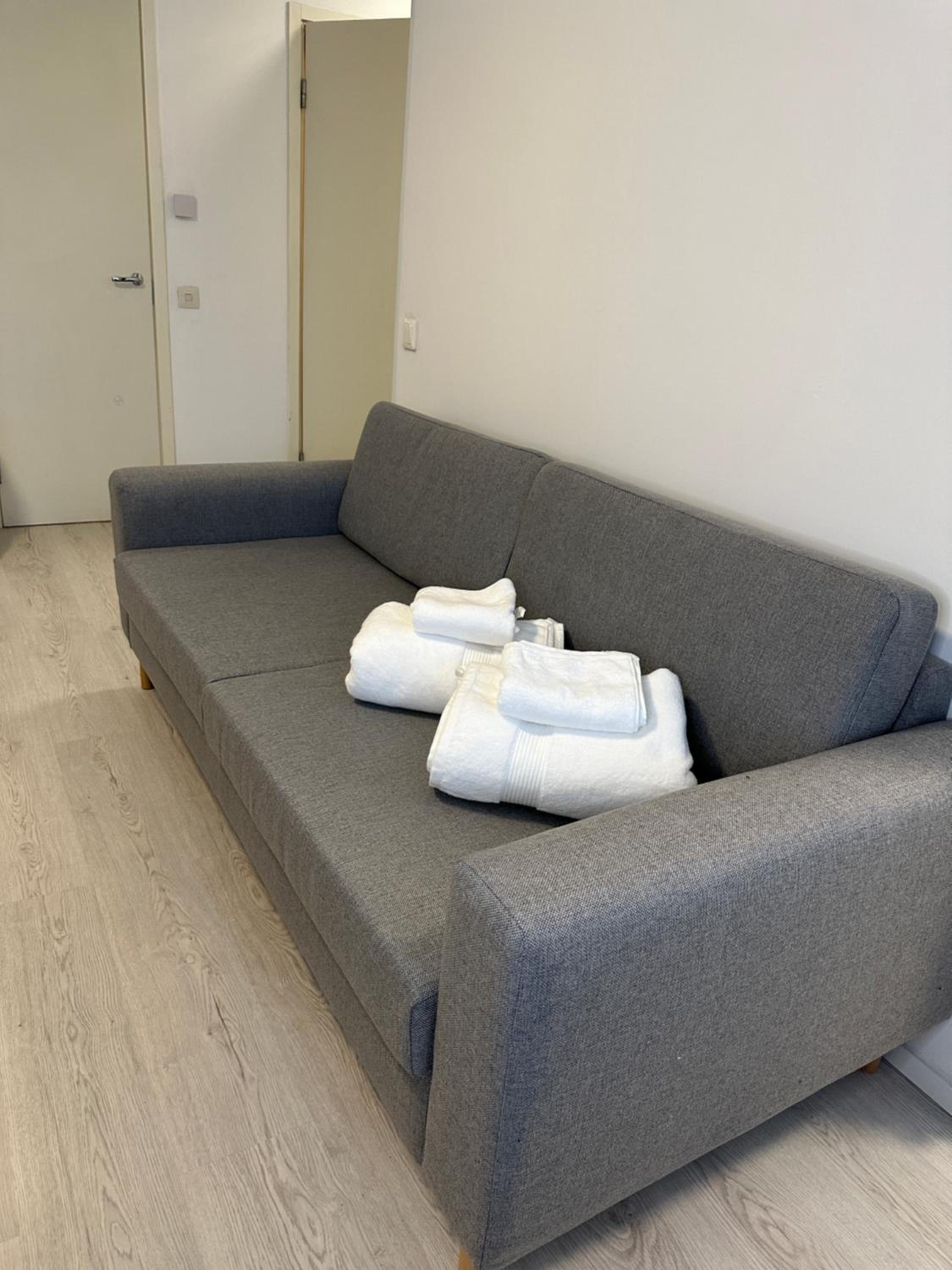 One-Bedroom Apartment photo 1