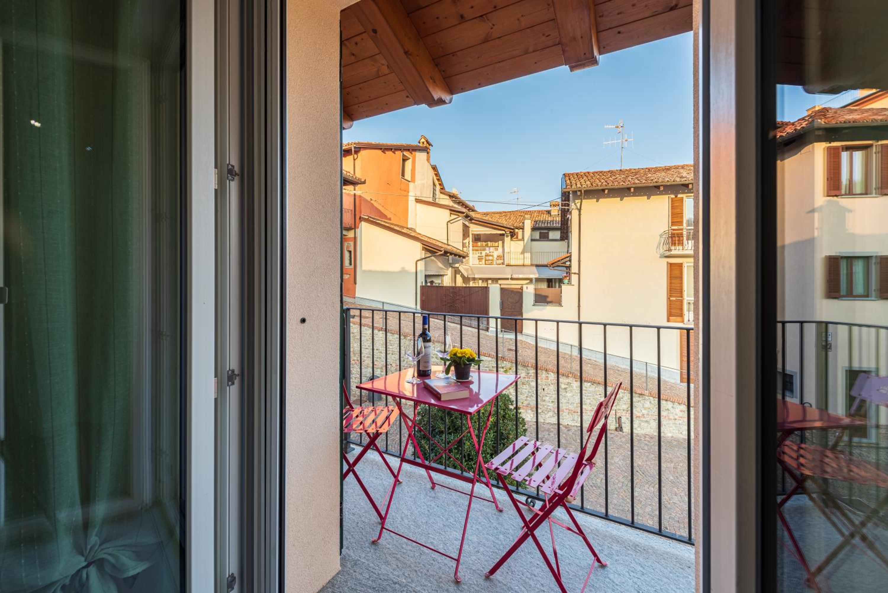 Apartment with Balcony photo 2