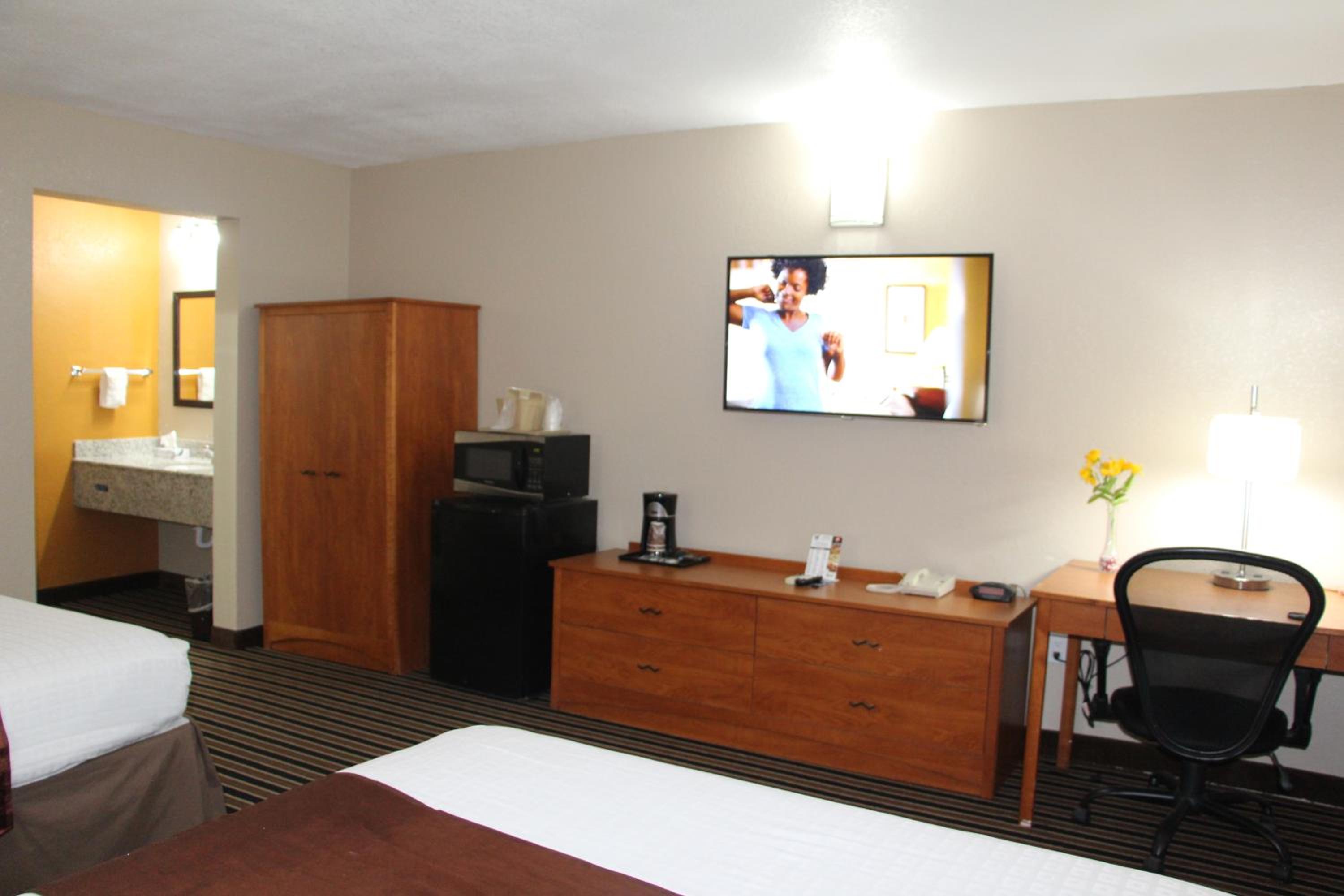 Double Room with Two Double Beds - Non-Smoking - Photo 9