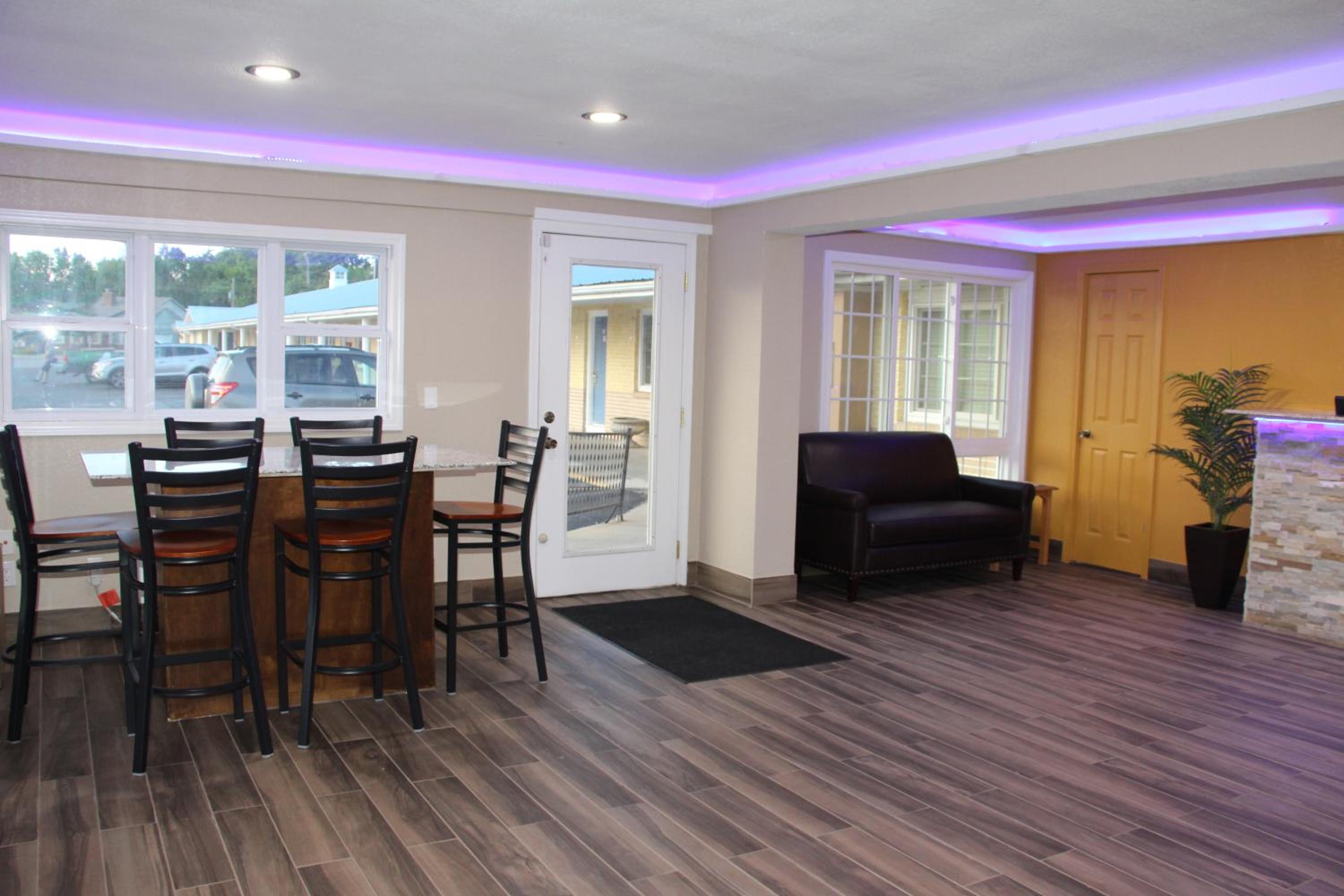 King Room - Non-Smoking - Photo 6
