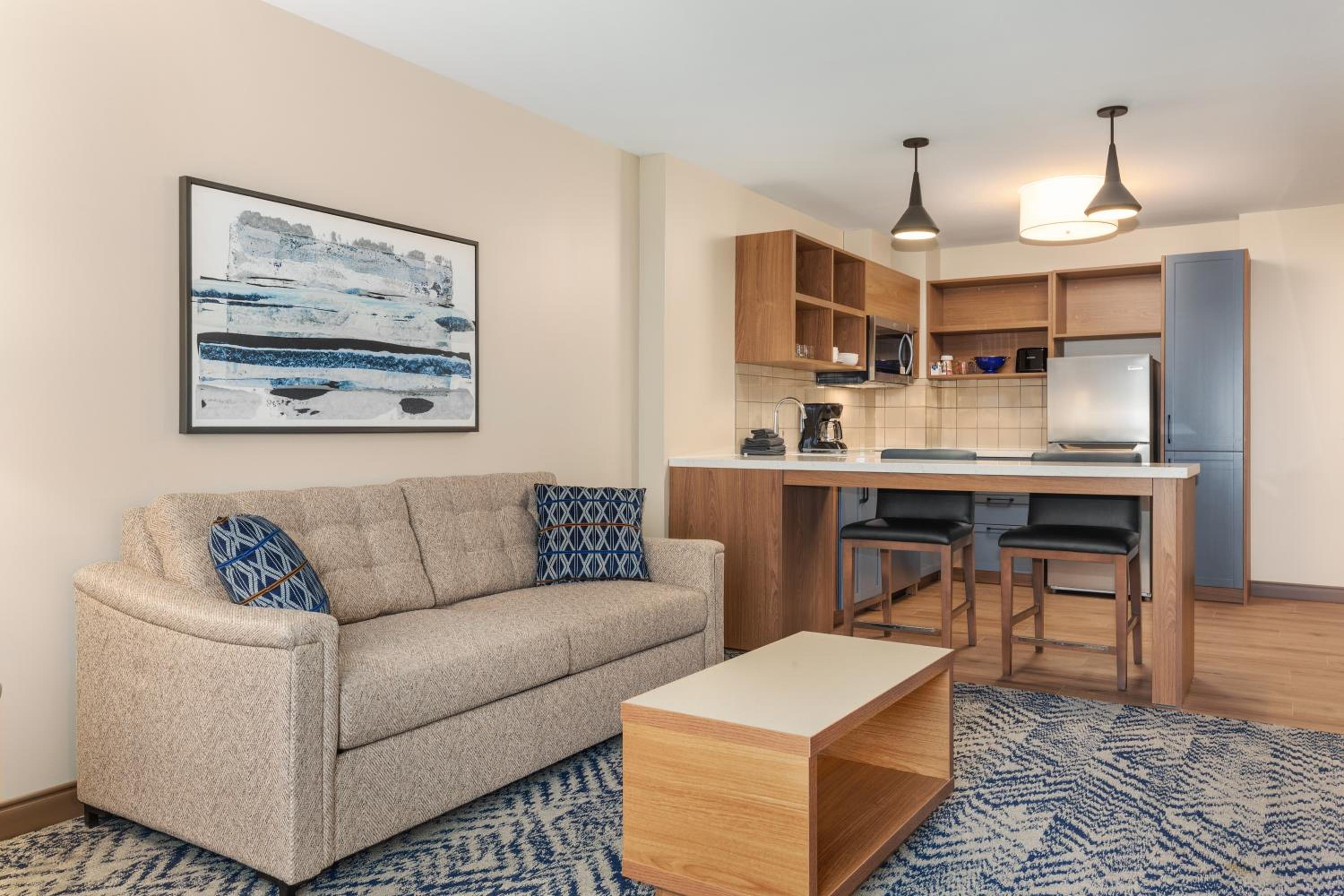 One-Bedroom King Suite with Living and Dining Area photo 2