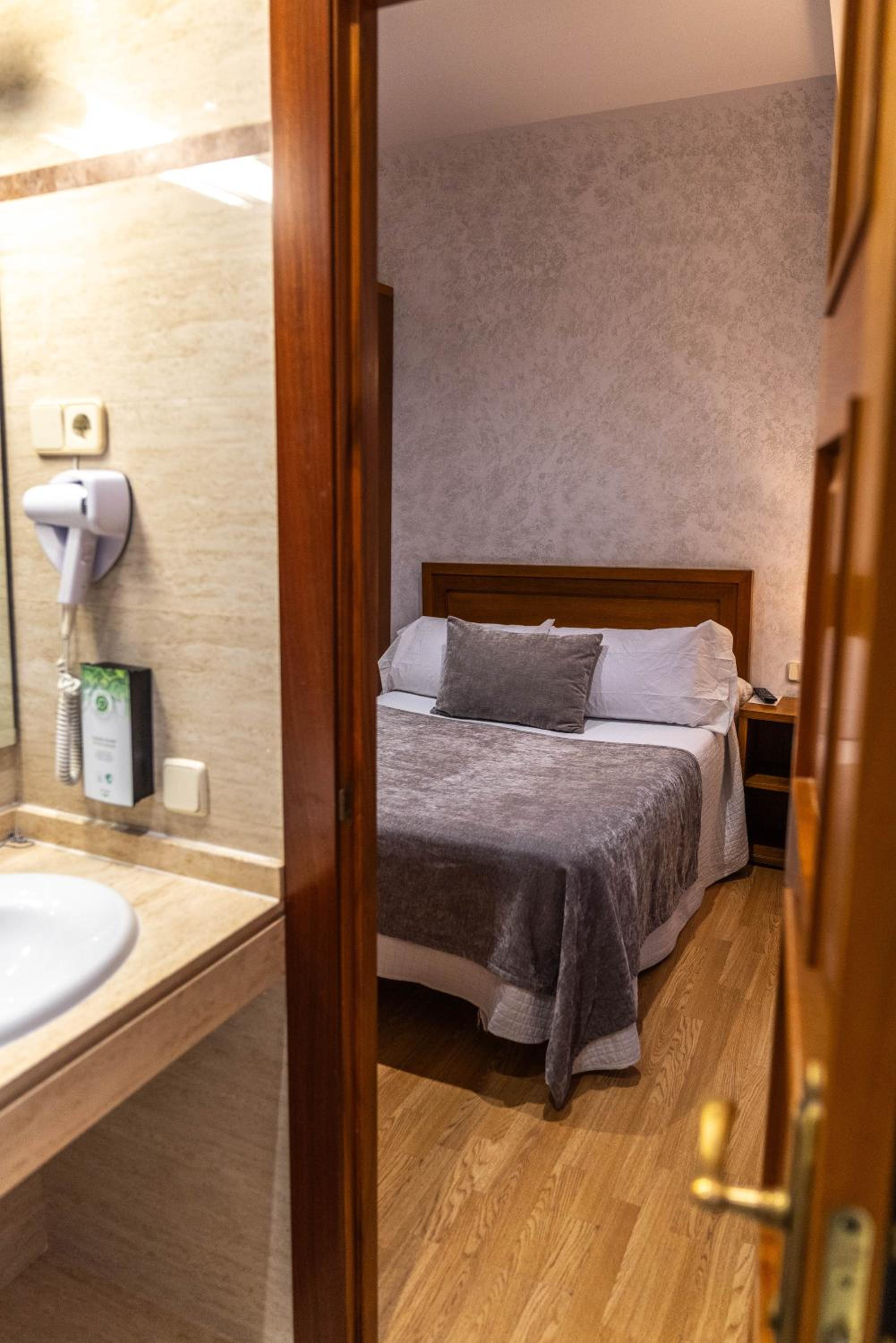 Small Double Room photo 3