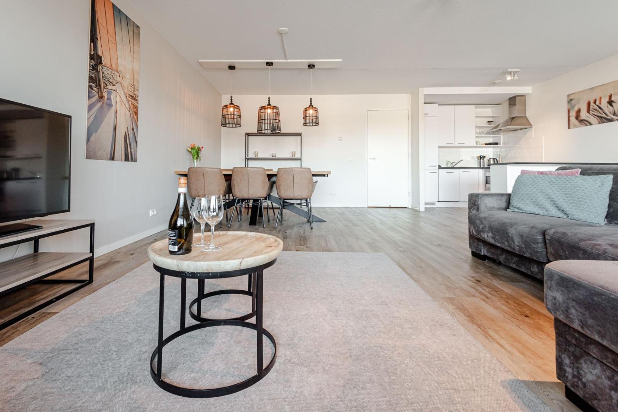 Apartment with Balcony - Photo 9
