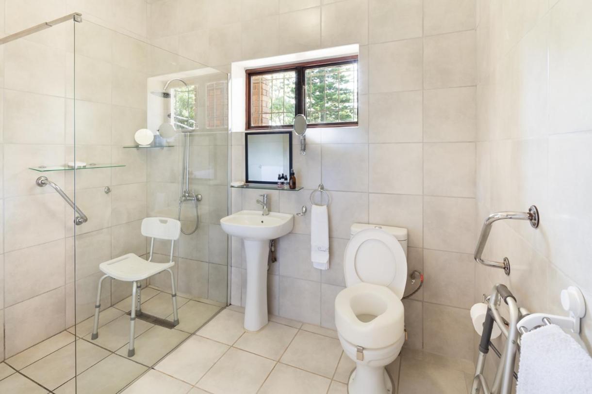 Twin Room - Disability Access photo 2