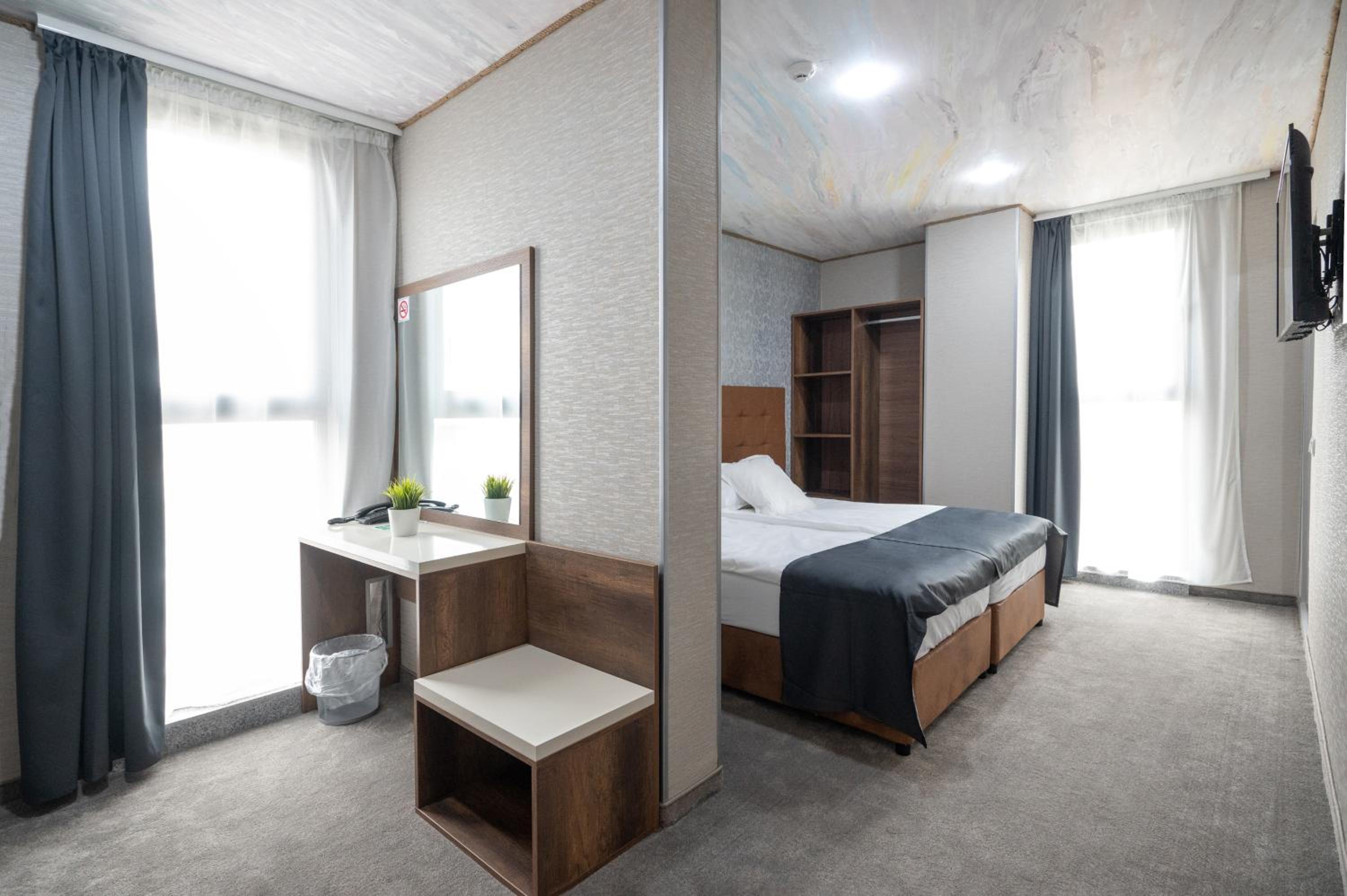 Deluxe Double Room with Extra Bed photo 1