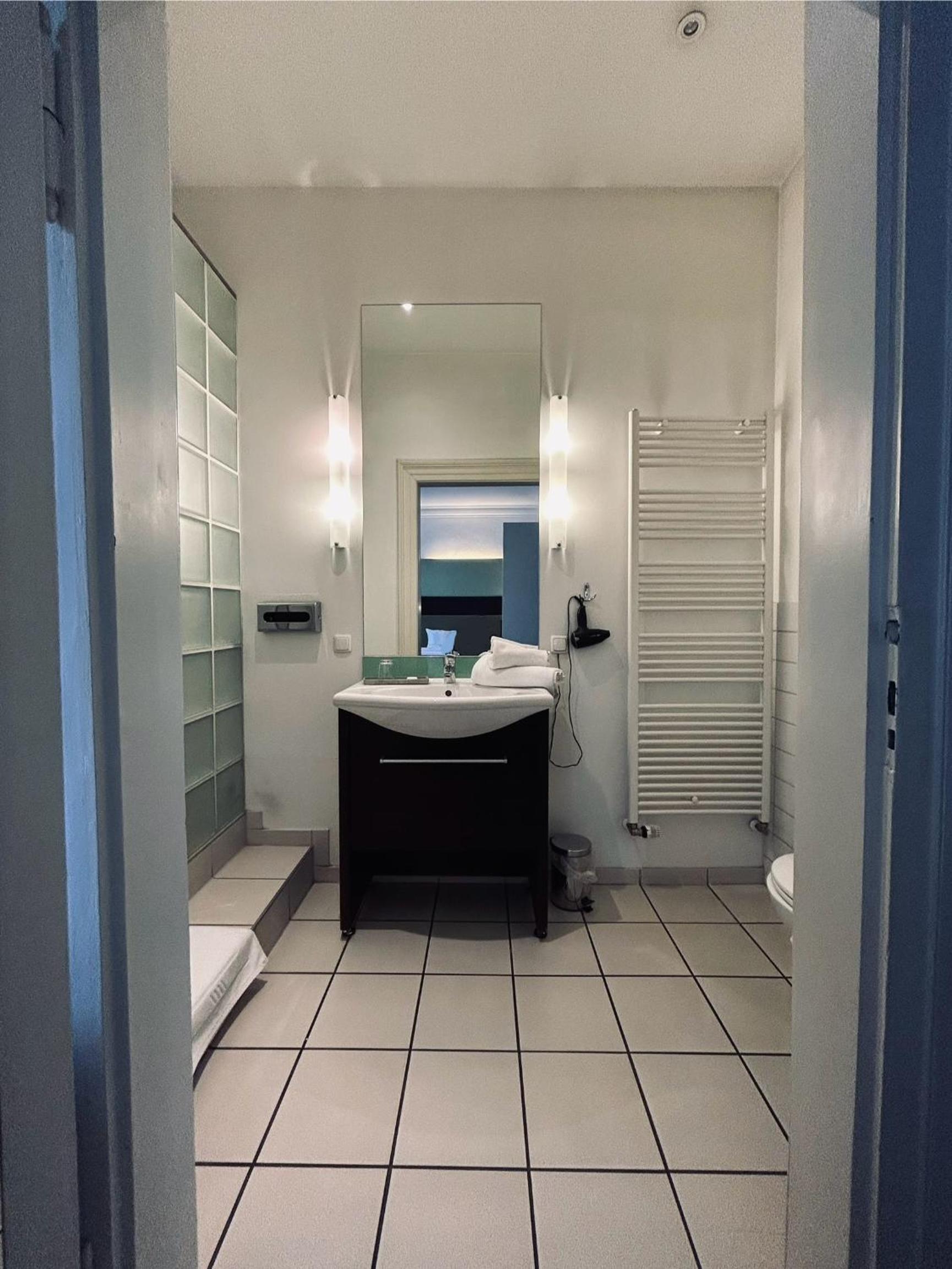 Double Room - Photo 7