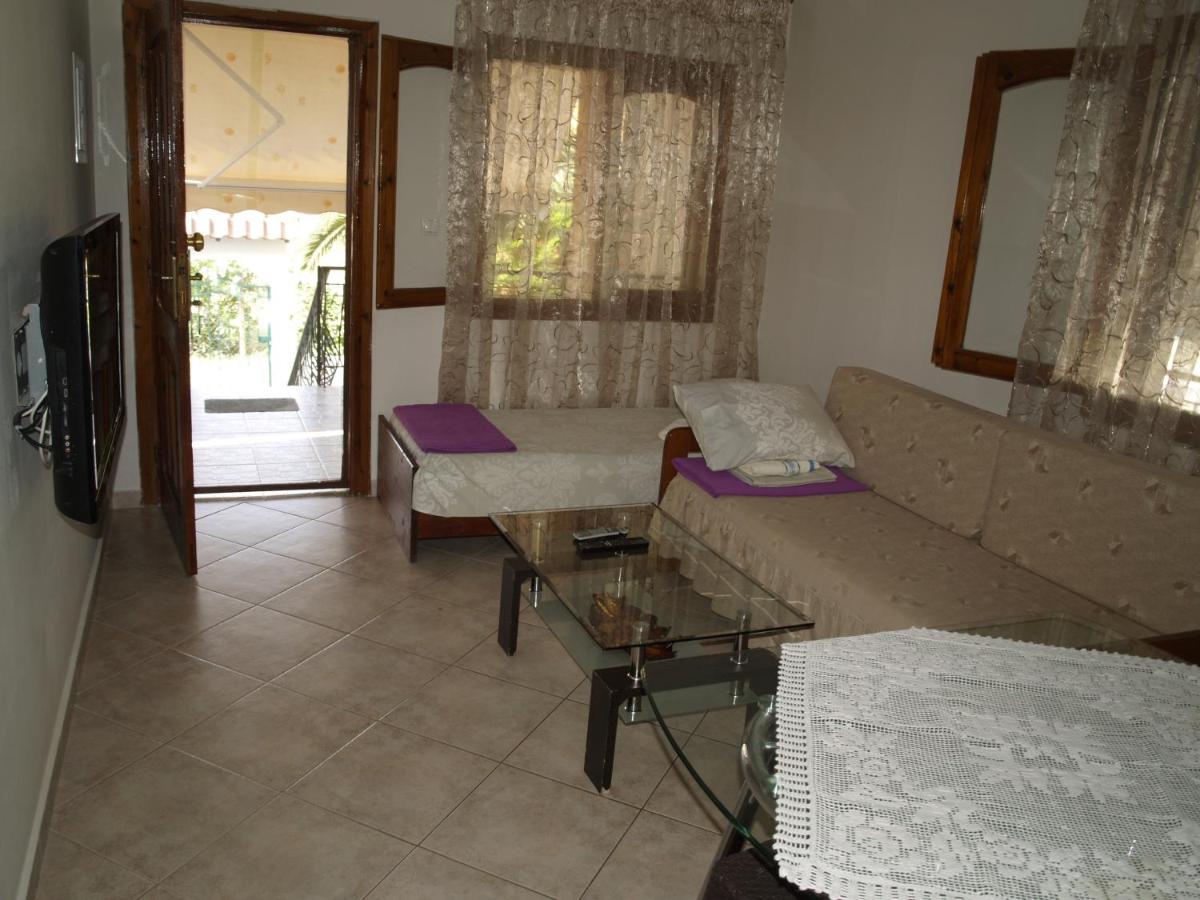 Three-Bedroom House photo 3