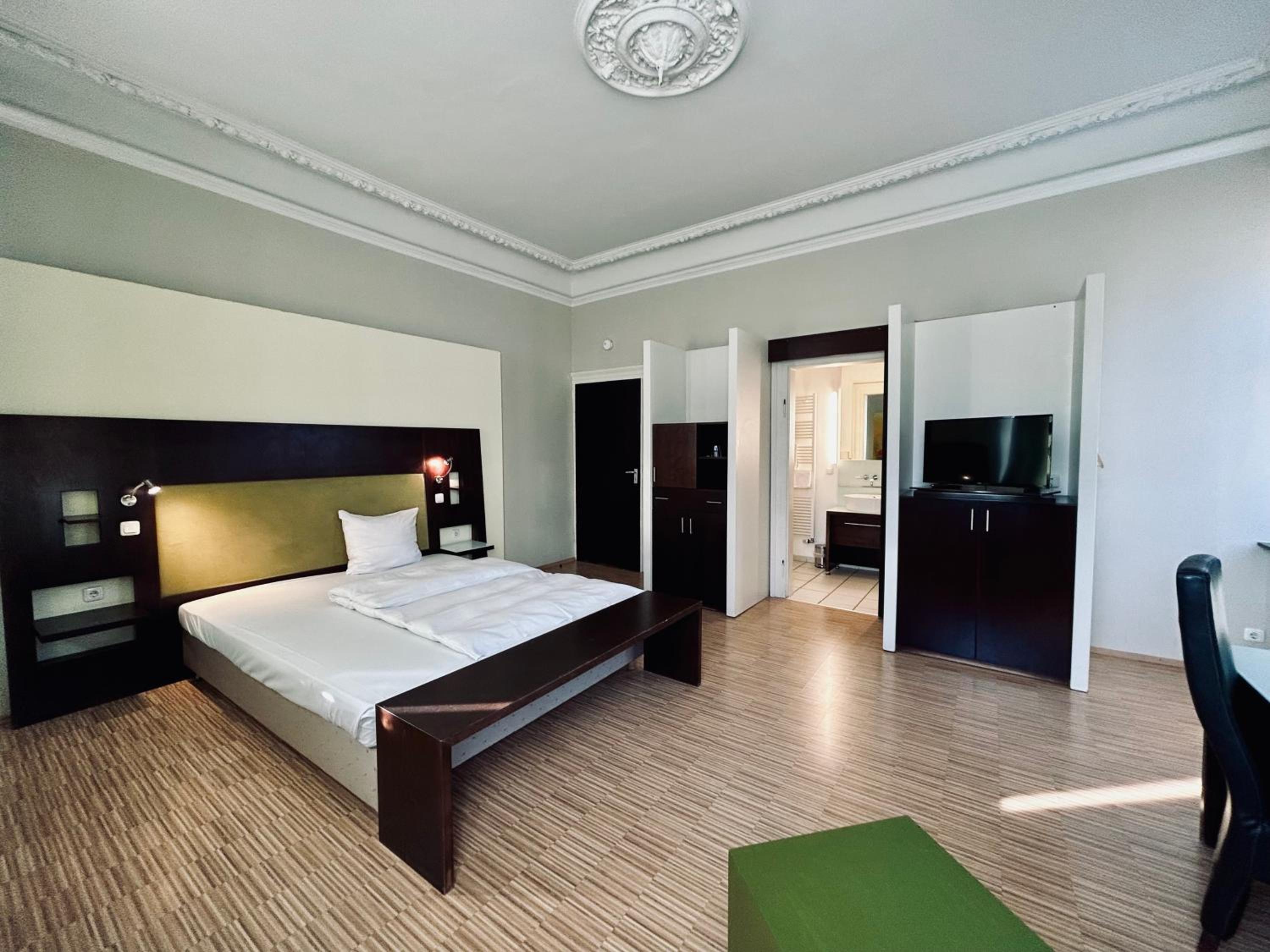 Double Room - Photo 8