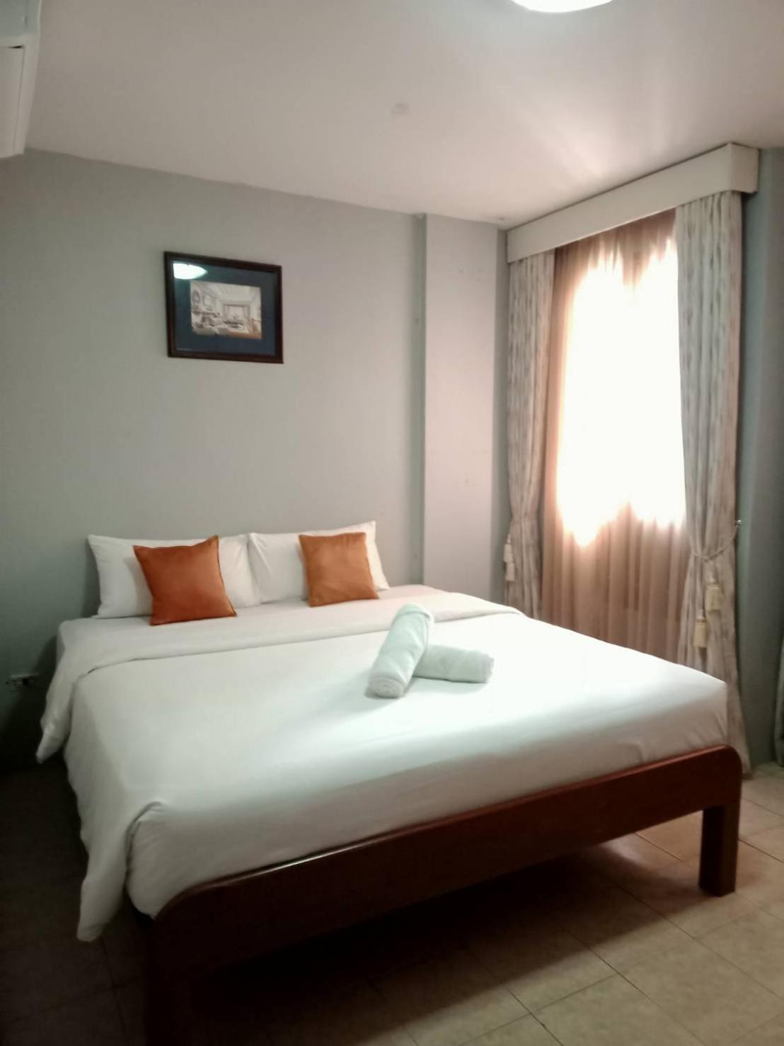 Deluxe King Room - Photo 1