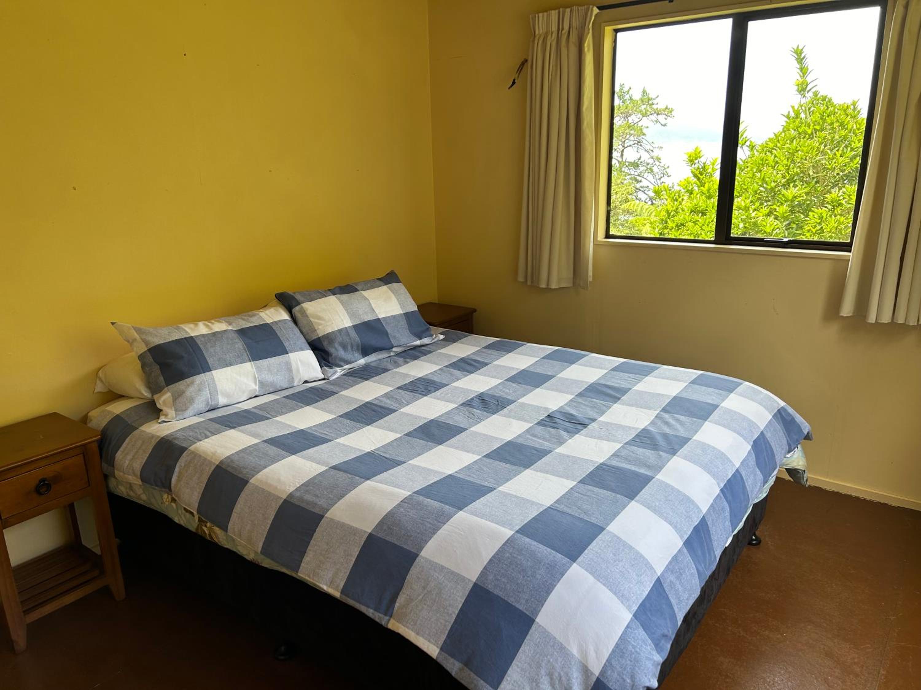 Three-Bedroom House - Photo 2