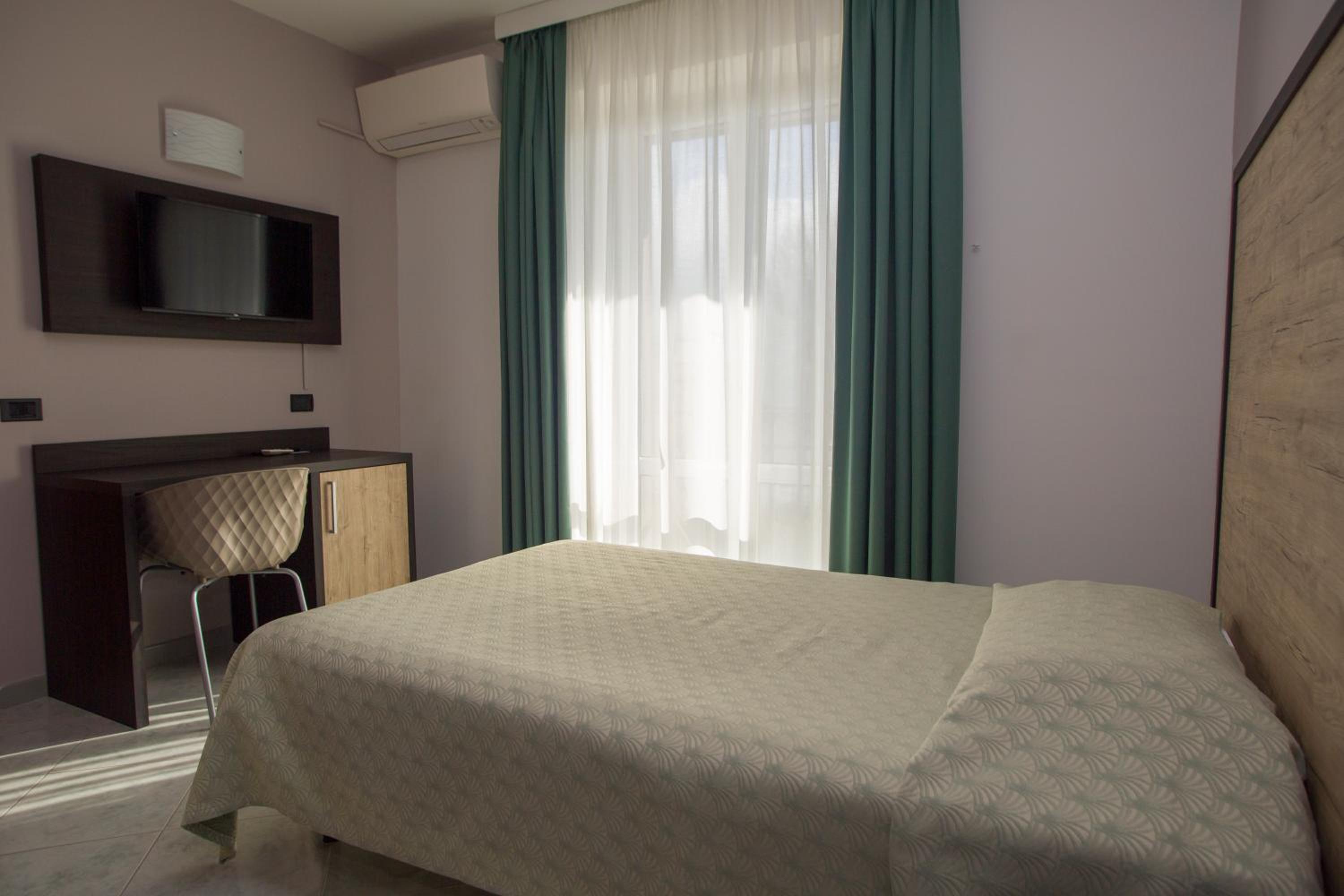 Standard Double Room - Photo 2
