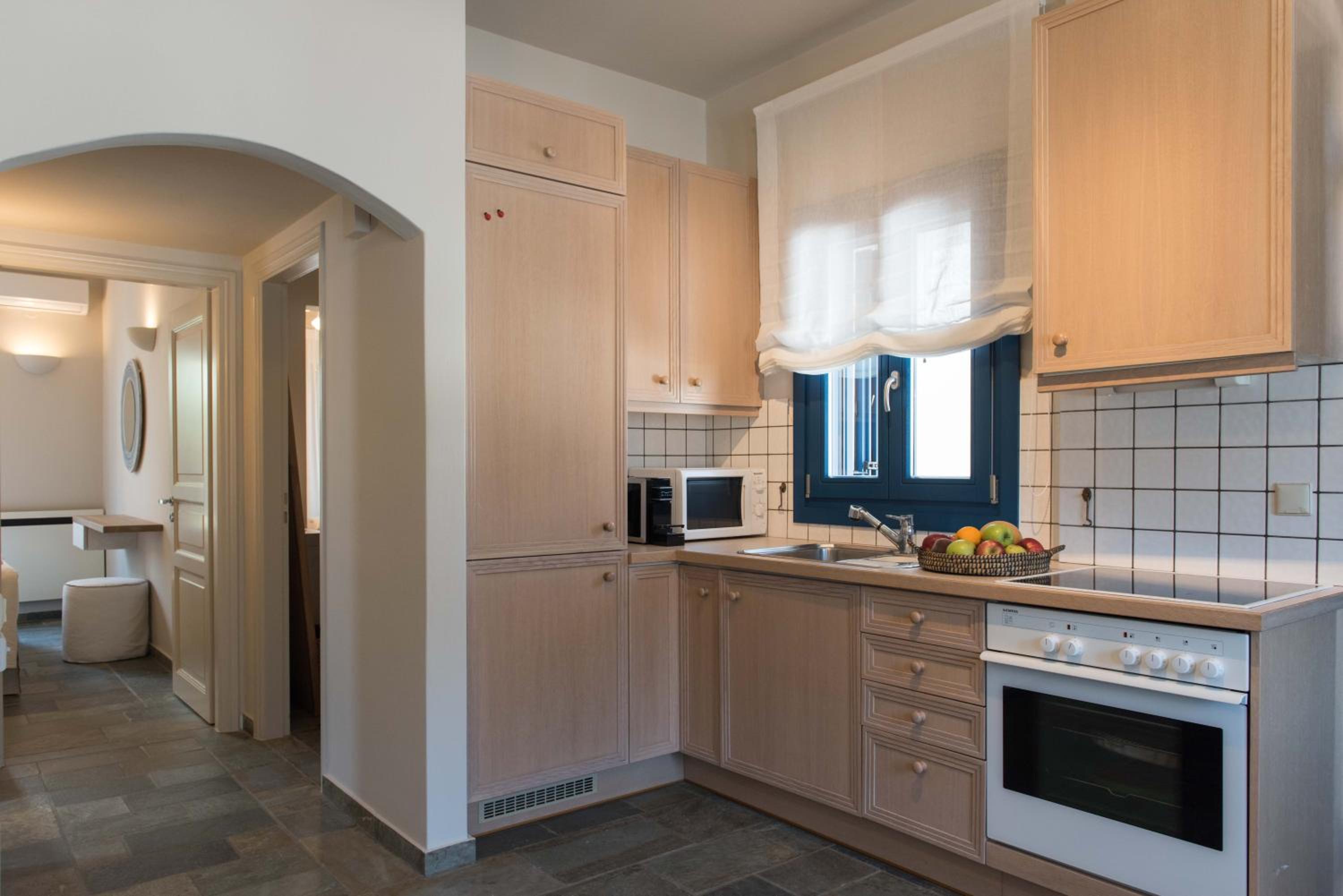 Friends & Family Suite with Sea View - Photo 11