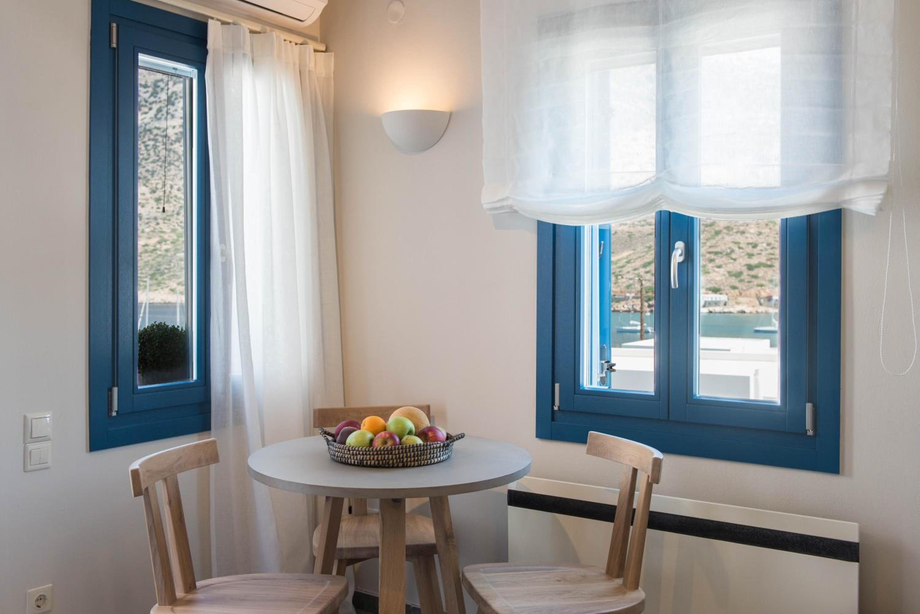  Friends & Family Suite with Sea View - Photo 5