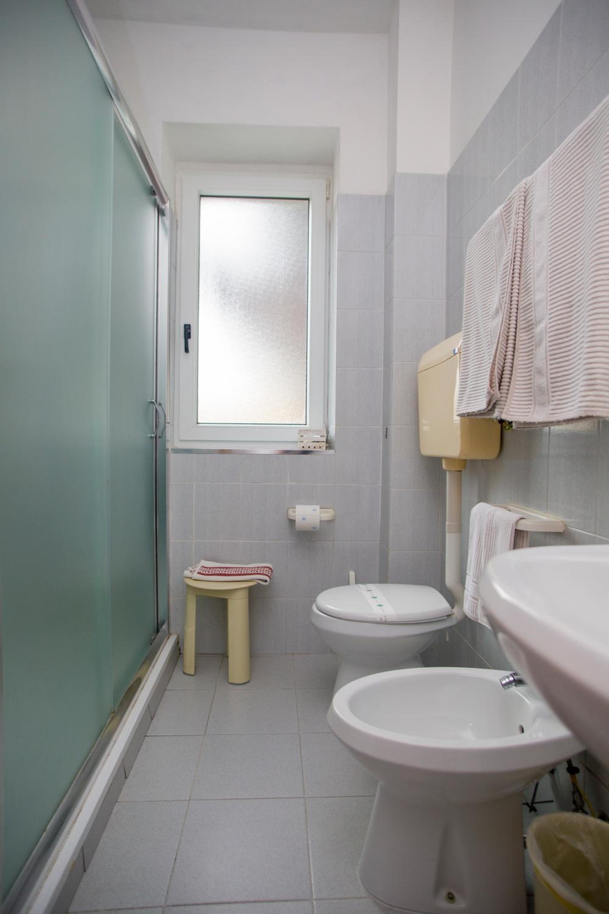 Standard Twin Room - Photo 5