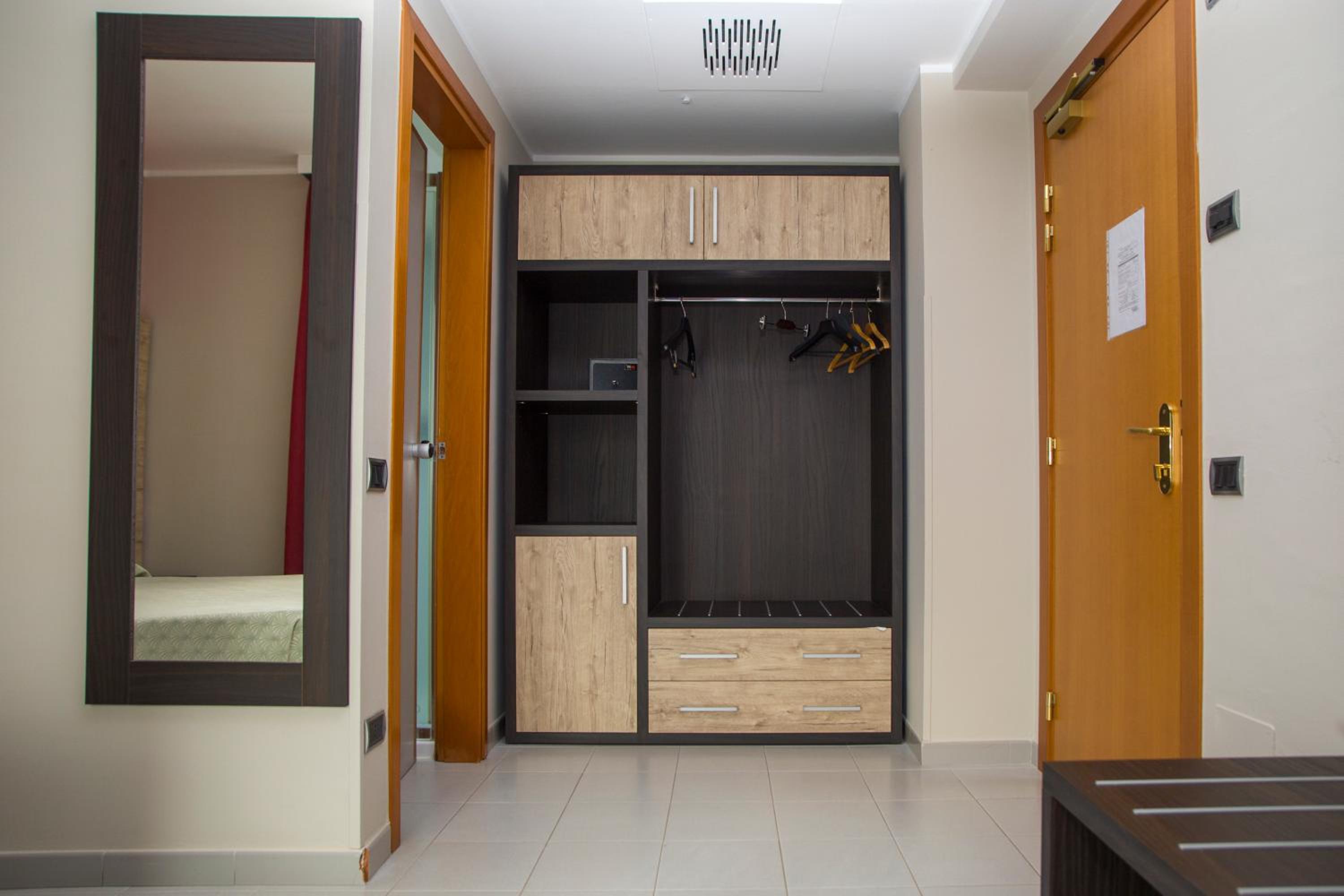 Standard Double Room - Photo 14