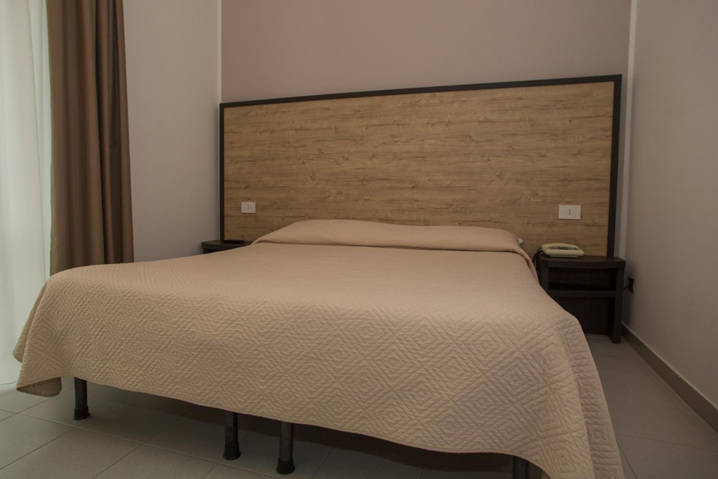Standard Double Room - Photo 1