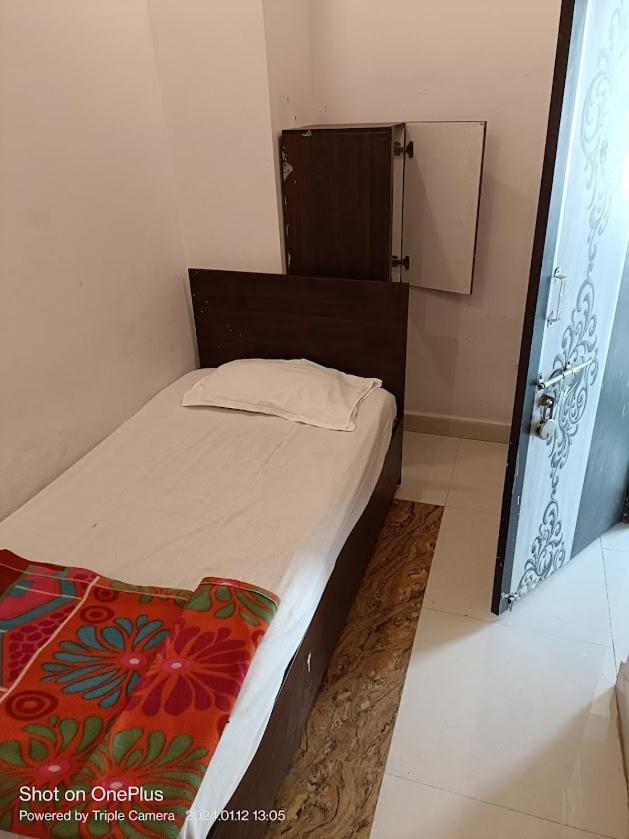 Budget Single Room photo 3