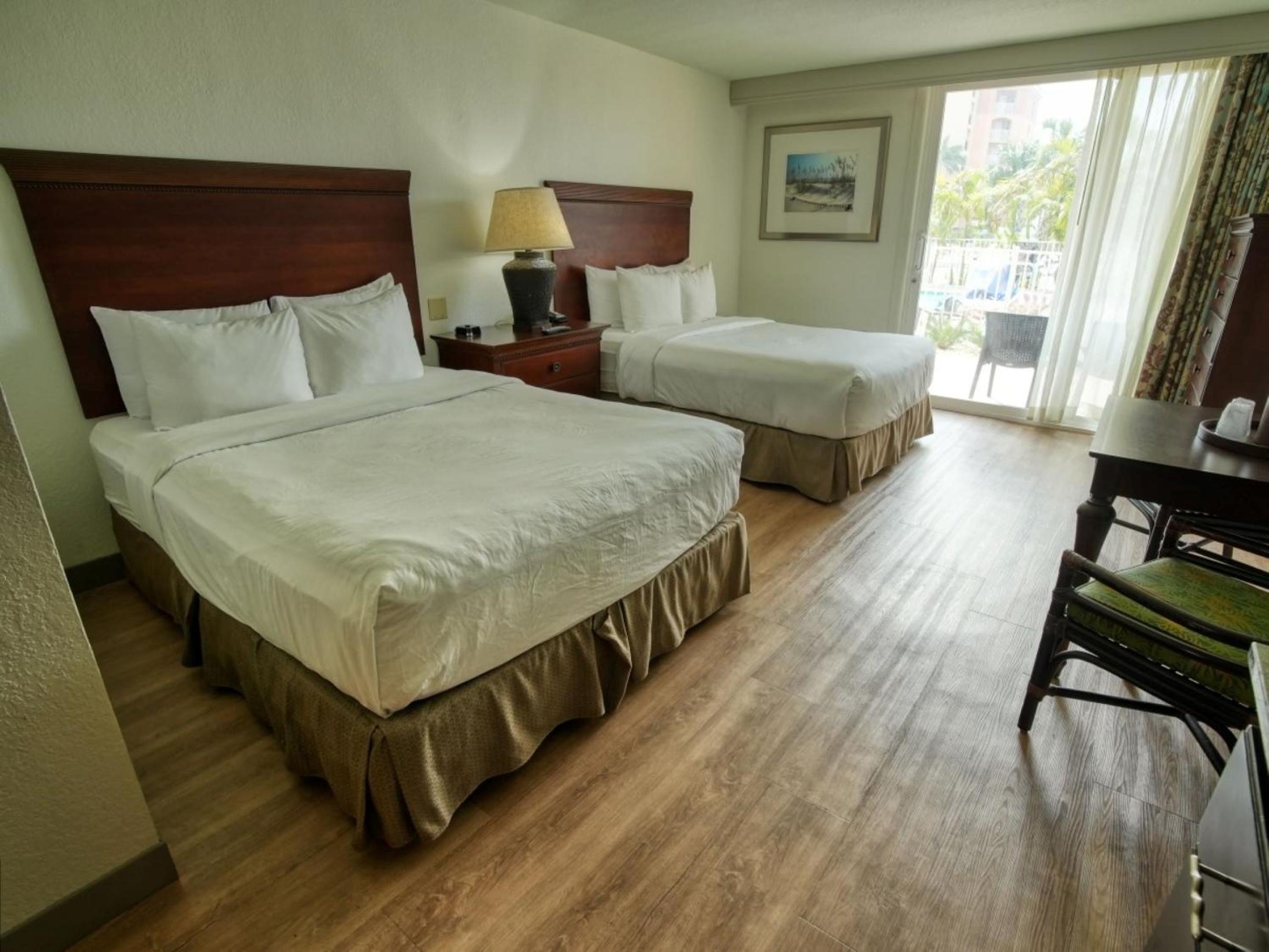 Queen Room with Two Queen Beds - Non-Smoking - Photo 8
