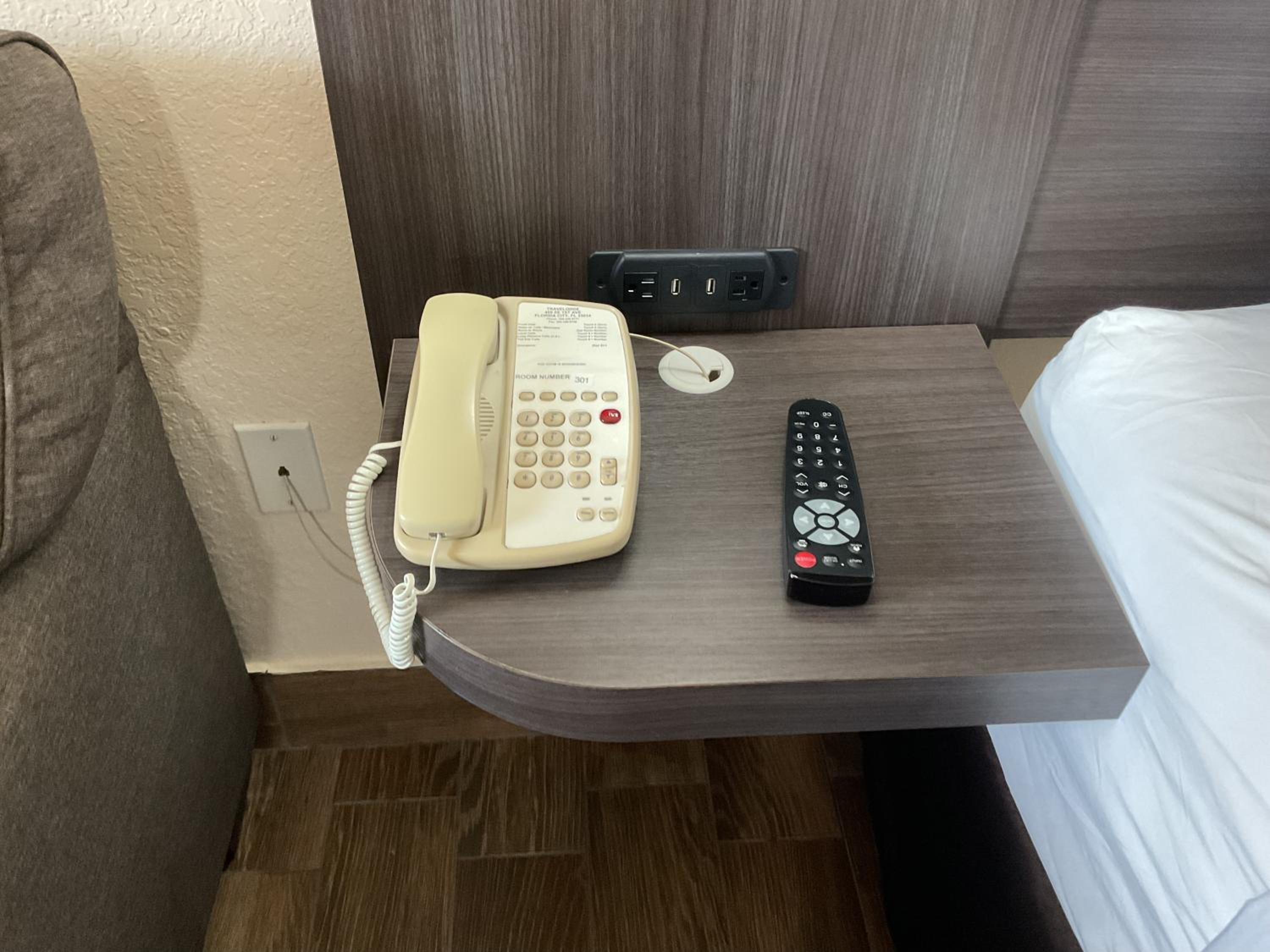 Deluxe Queen Room  - Ground Floor/Non-Smoking - Photo 10
