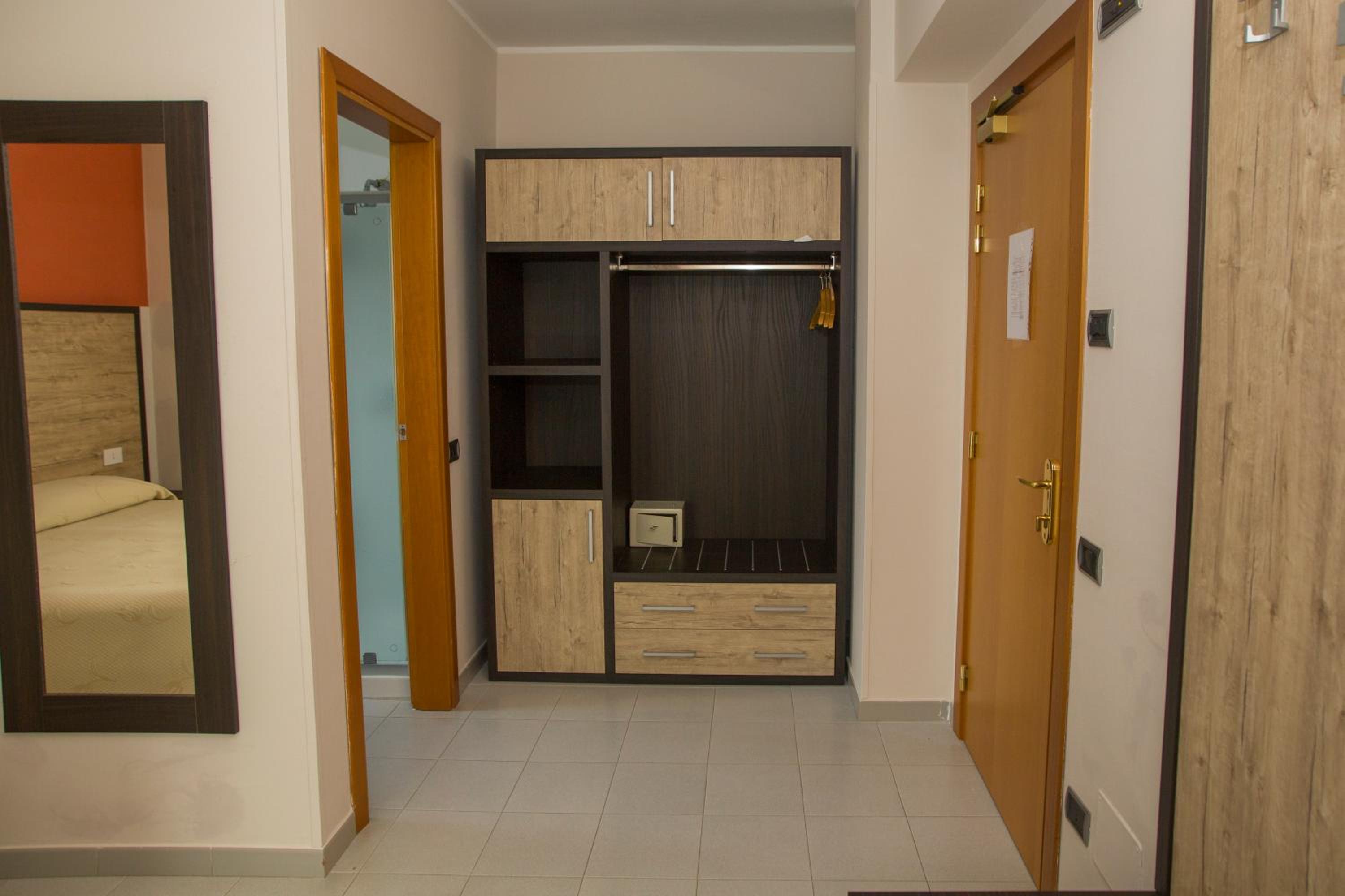 Standard Double Room - Photo 6