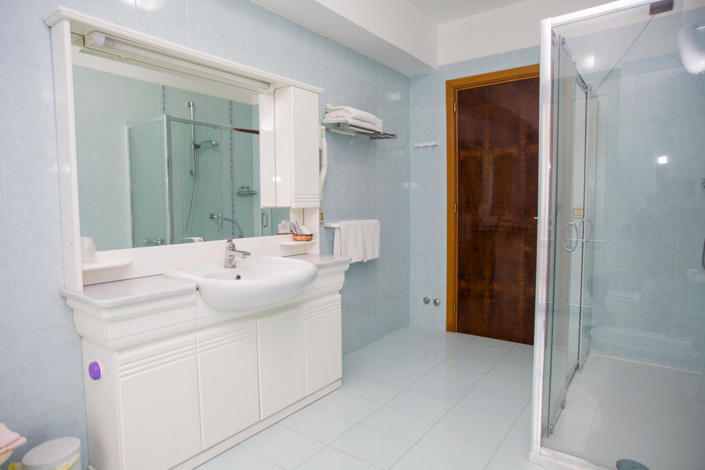 Standard Double Room - Photo 3