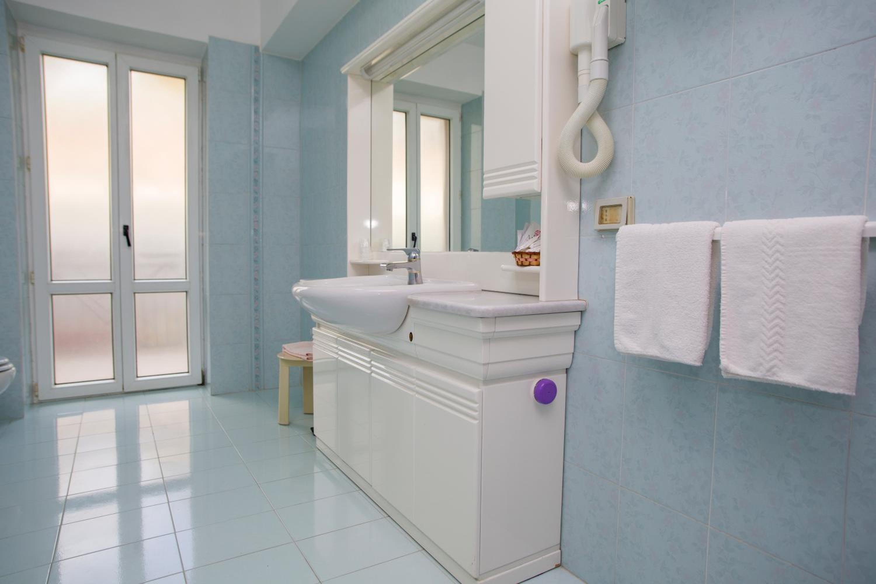 Standard Double Room - Photo 4